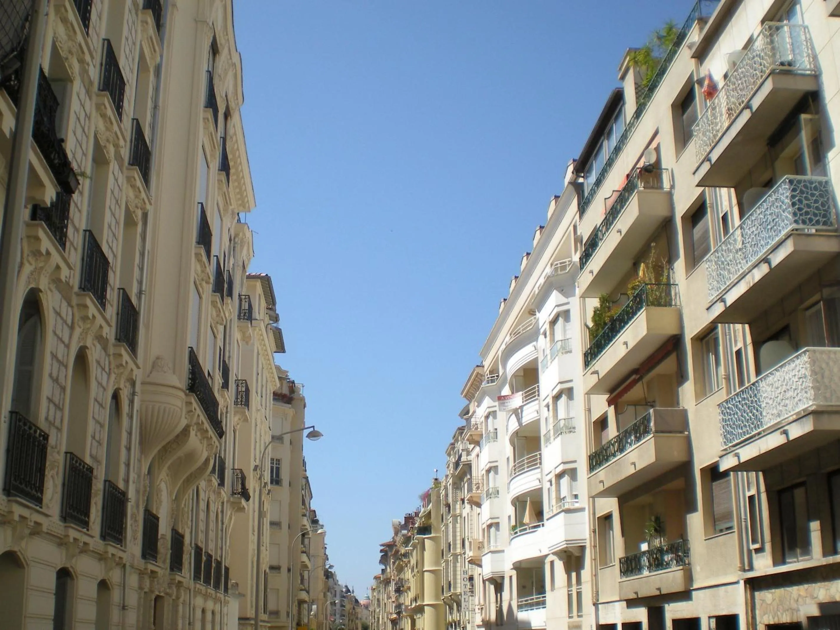Facade/entrance in Nicelidays - Le Berlioz - city central - 7min from beaches