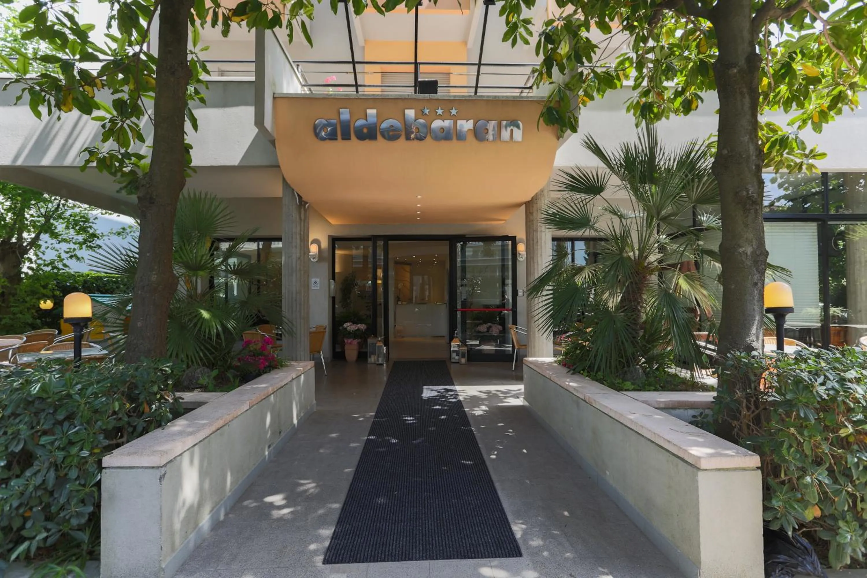 Facade/entrance in Hotel Aldebaran