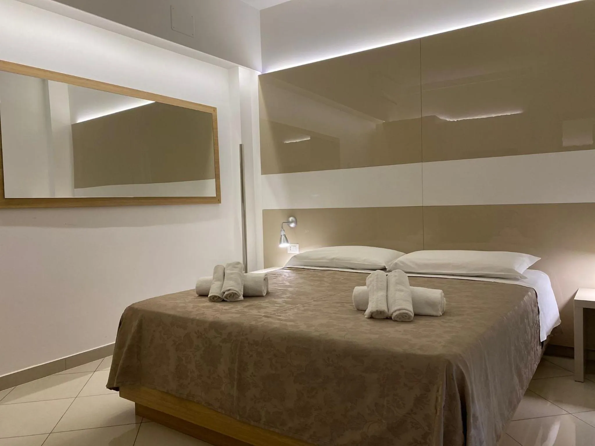 Bed in Residence Perla