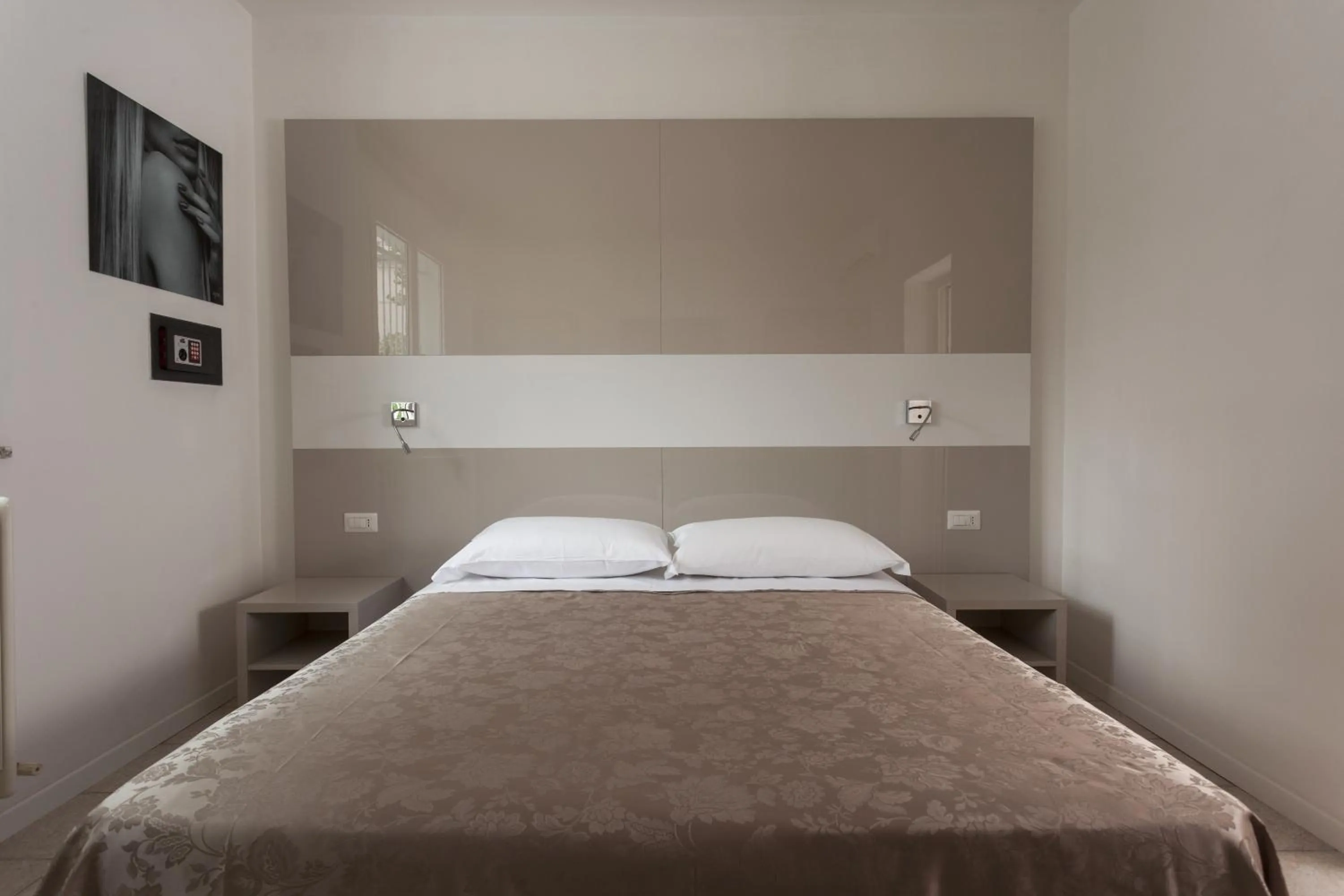 Bed in Residence Perla