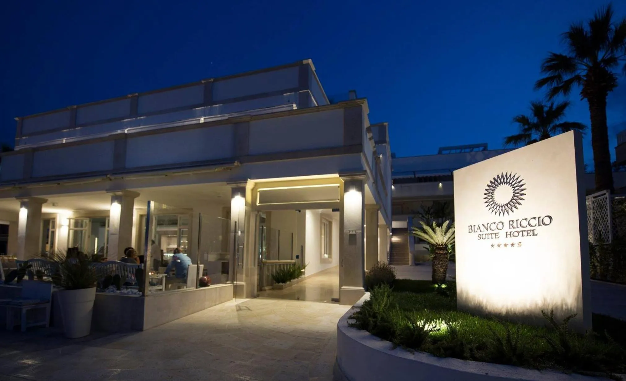 Property building in Bianco Riccio Suite Hotel