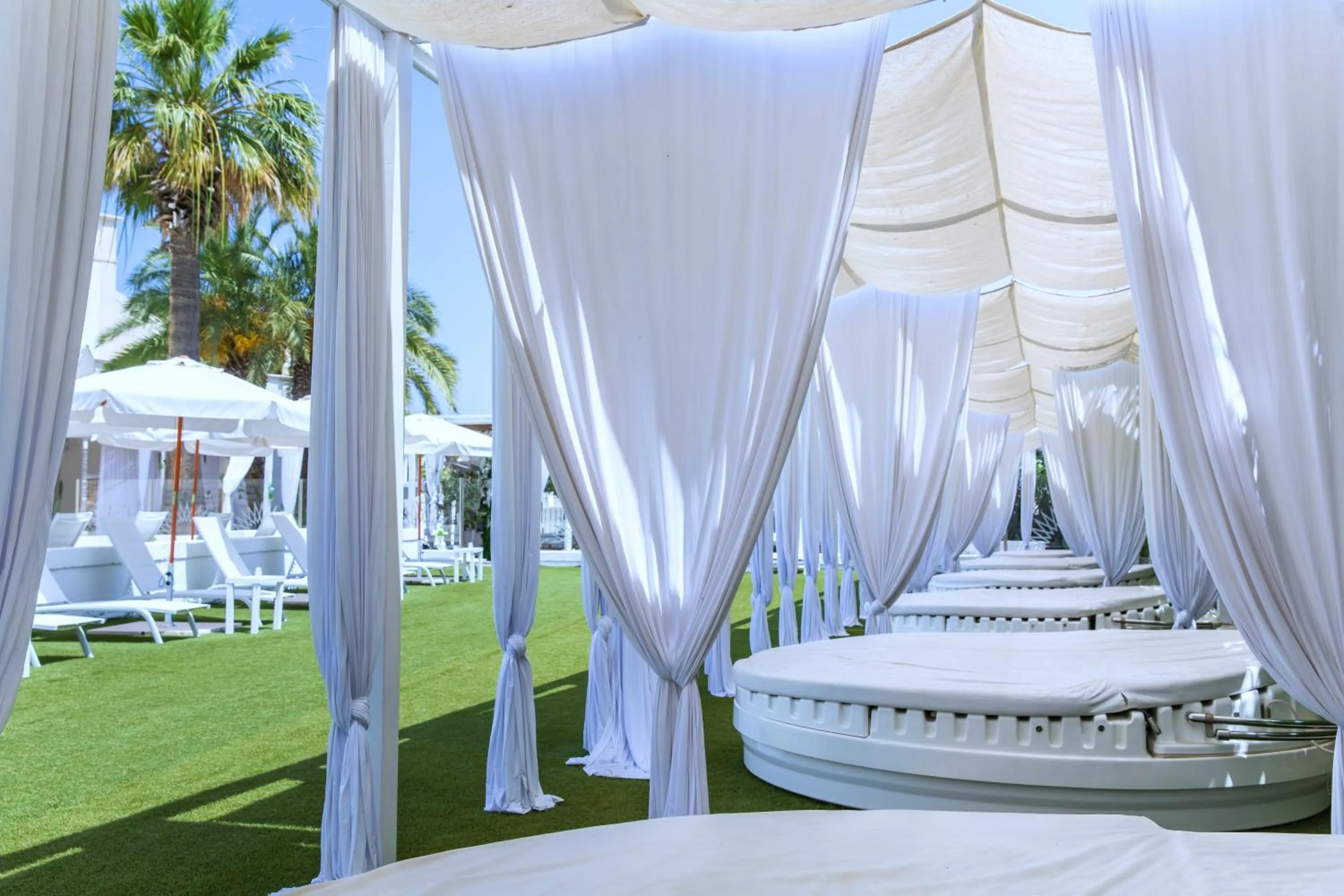 Day in Bianco Riccio Suite Hotel