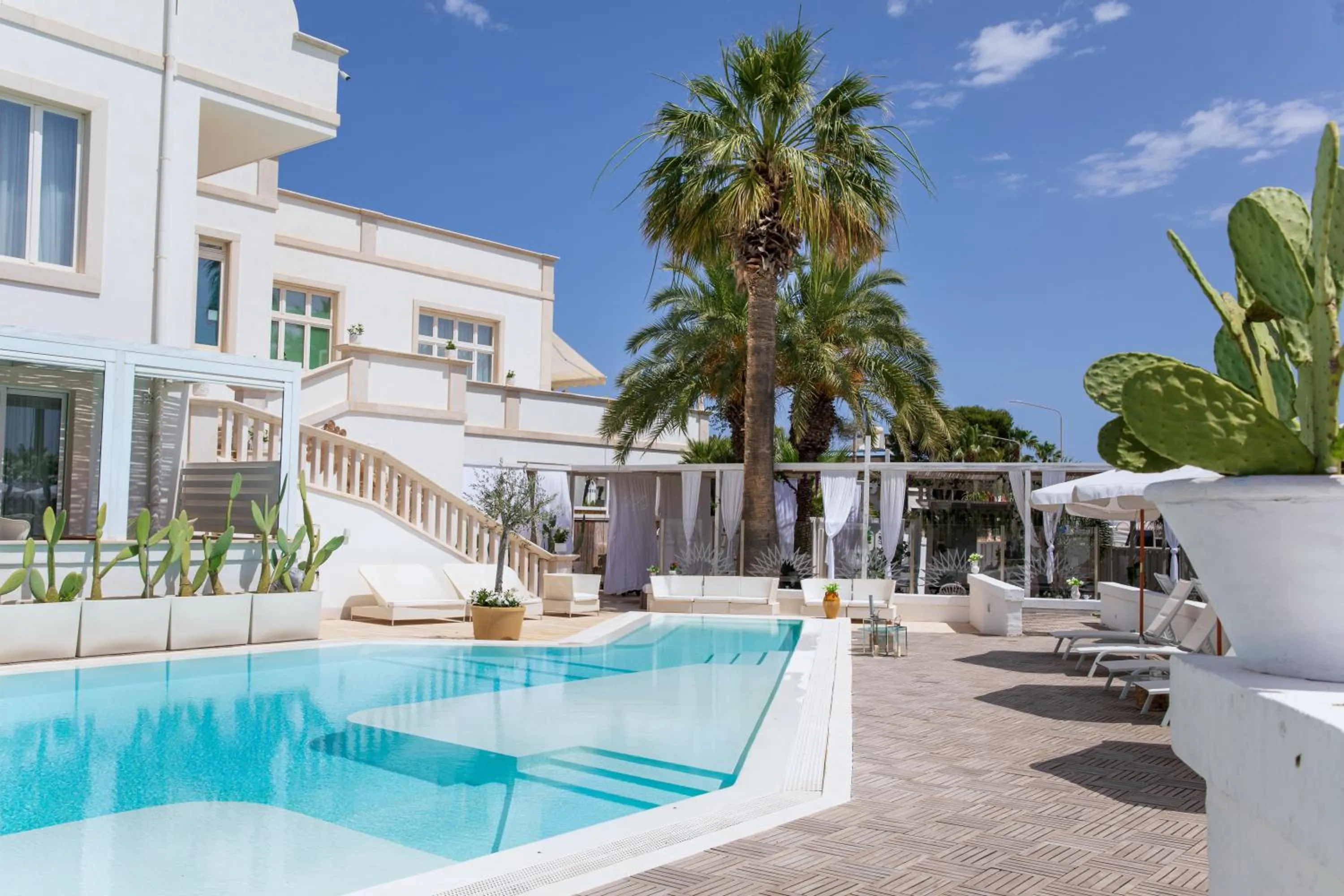 Property building in Bianco Riccio Suite Hotel