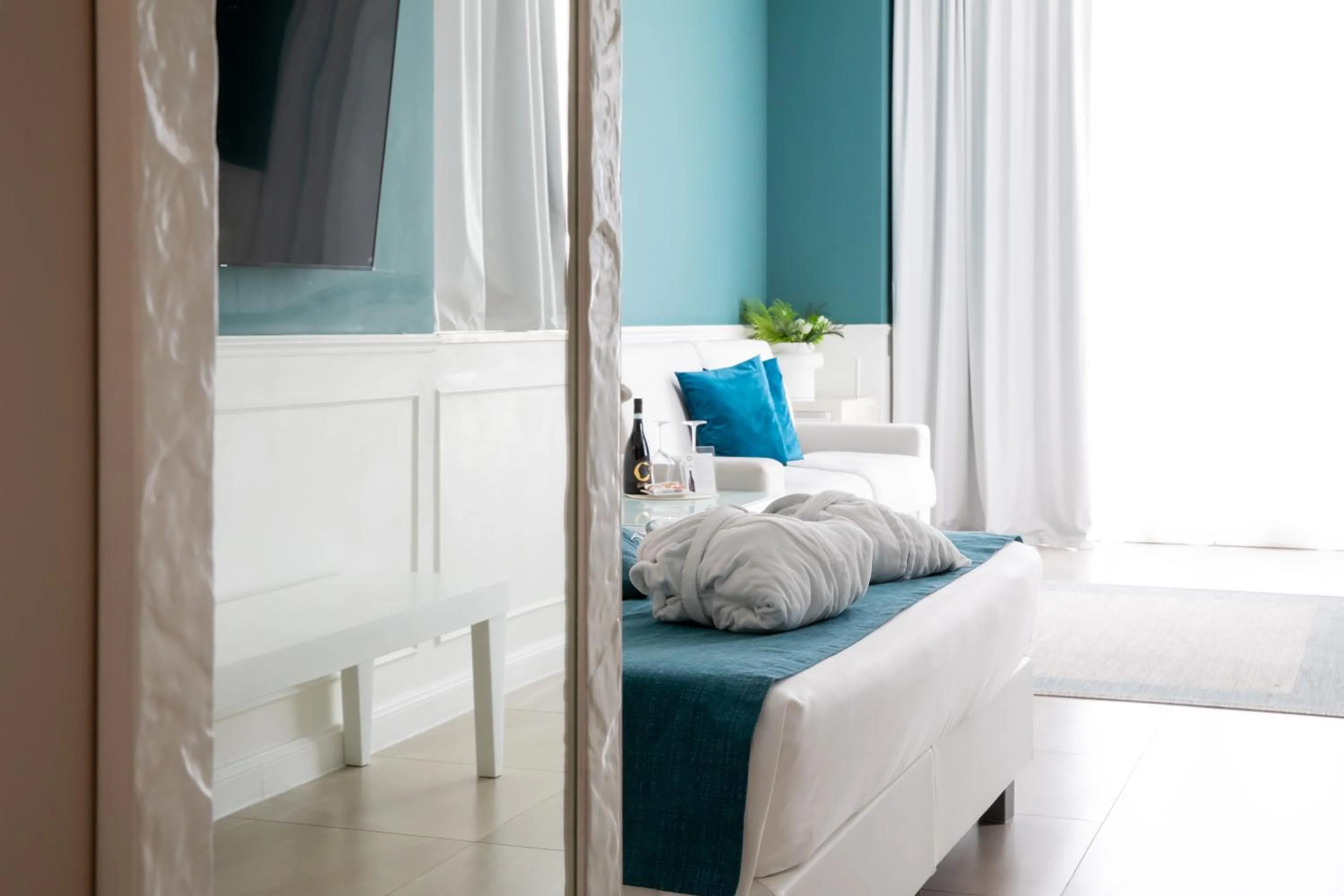 furniture, Bed in Bianco Riccio Suite Hotel