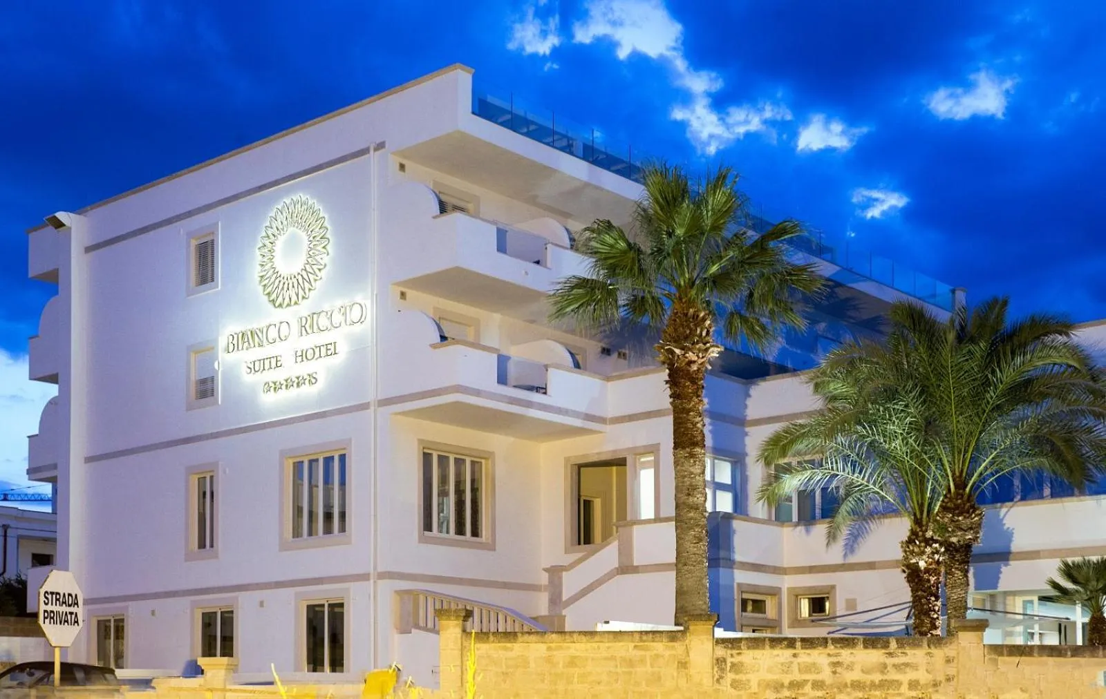 Property building in Bianco Riccio Suite Hotel