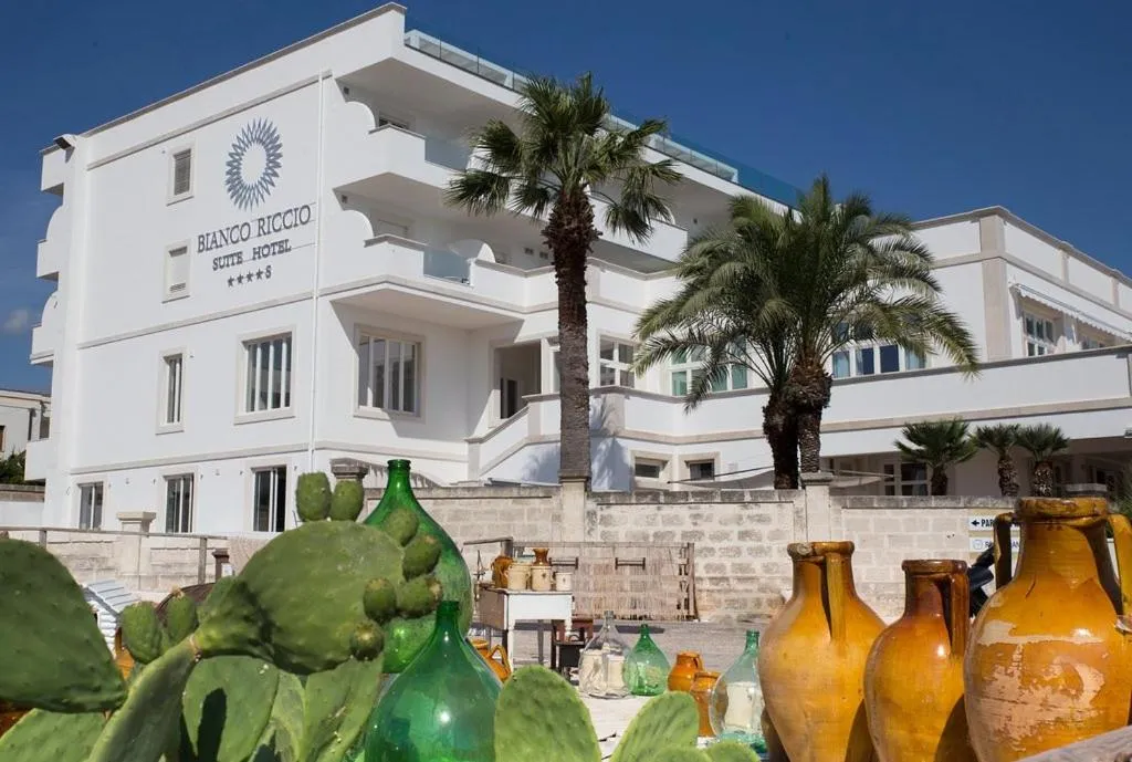 Property building in Bianco Riccio Suite Hotel