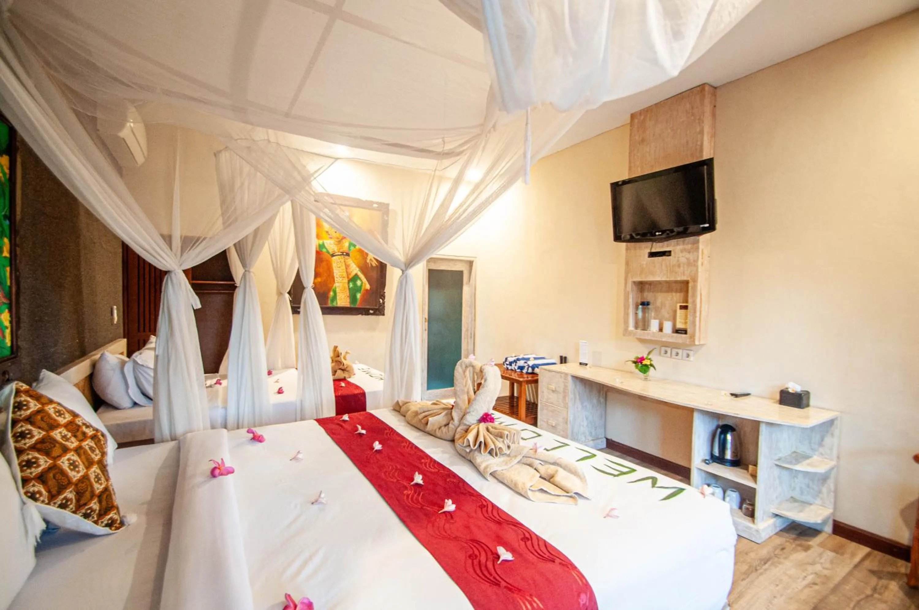 TV and multimedia, Bed in Kubuku Eco Dive Lodge and Yoga