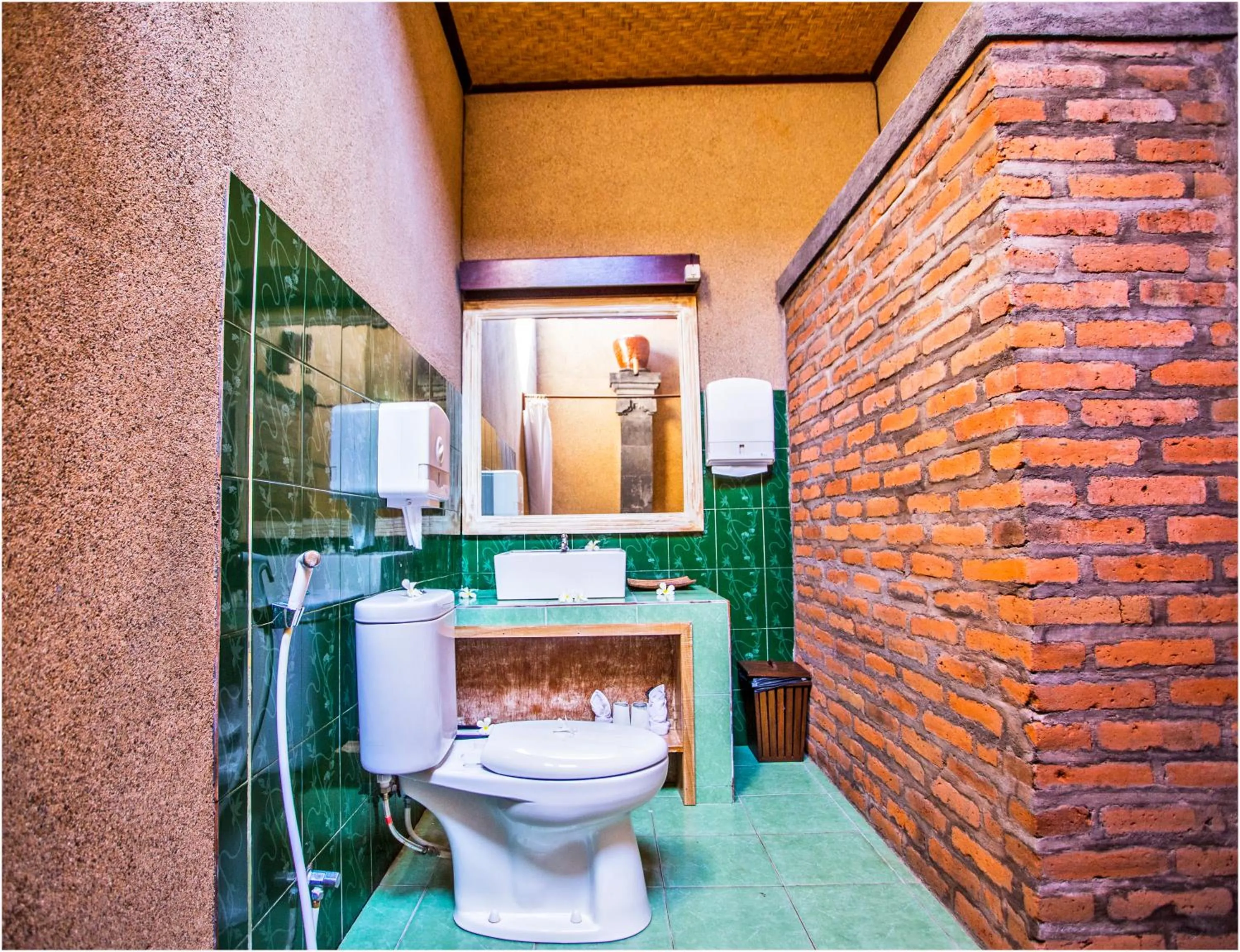 Toilet in Kubuku Eco Dive Lodge and Yoga