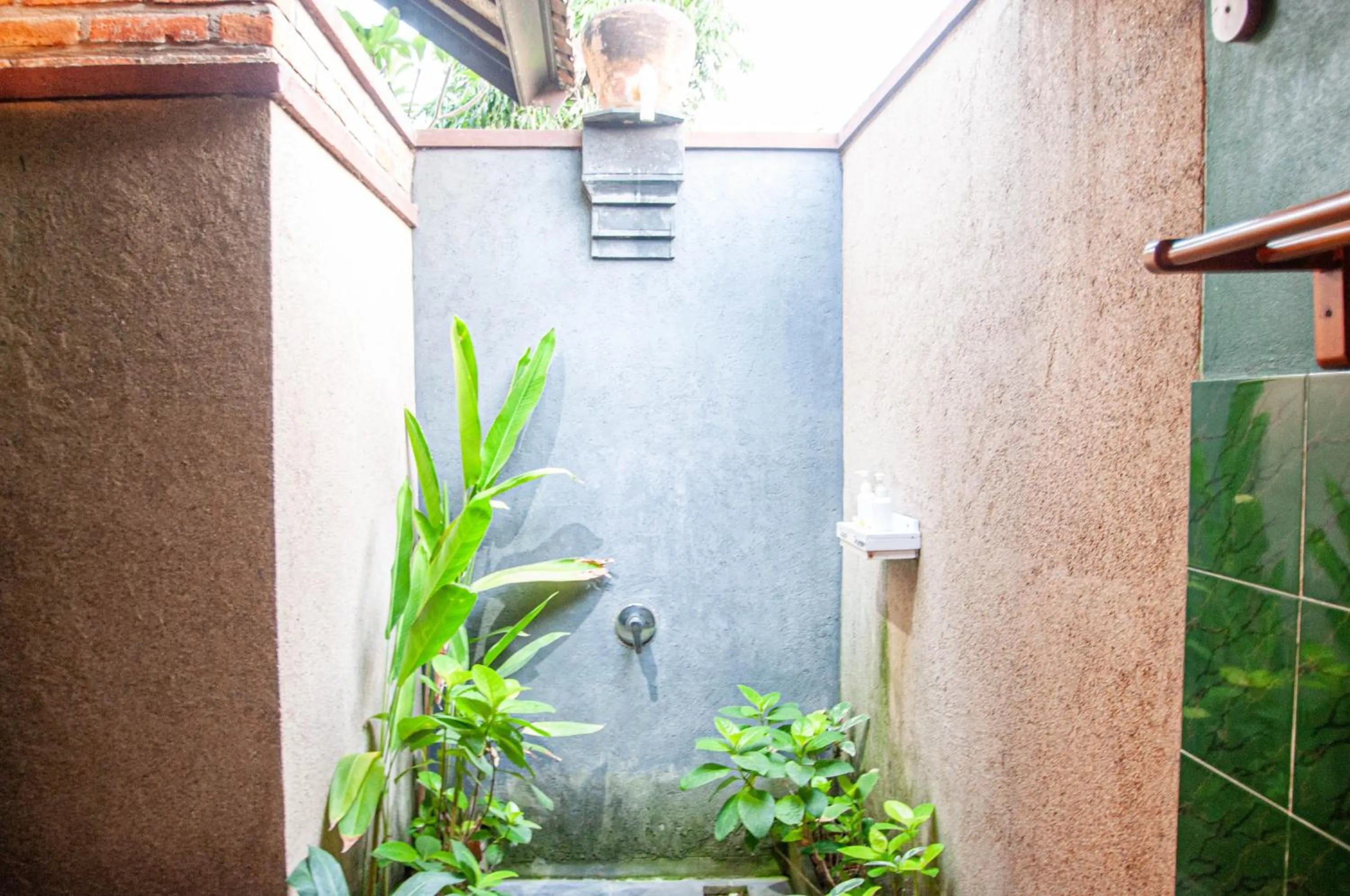Bathroom in Kubuku Eco Dive Lodge and Yoga
