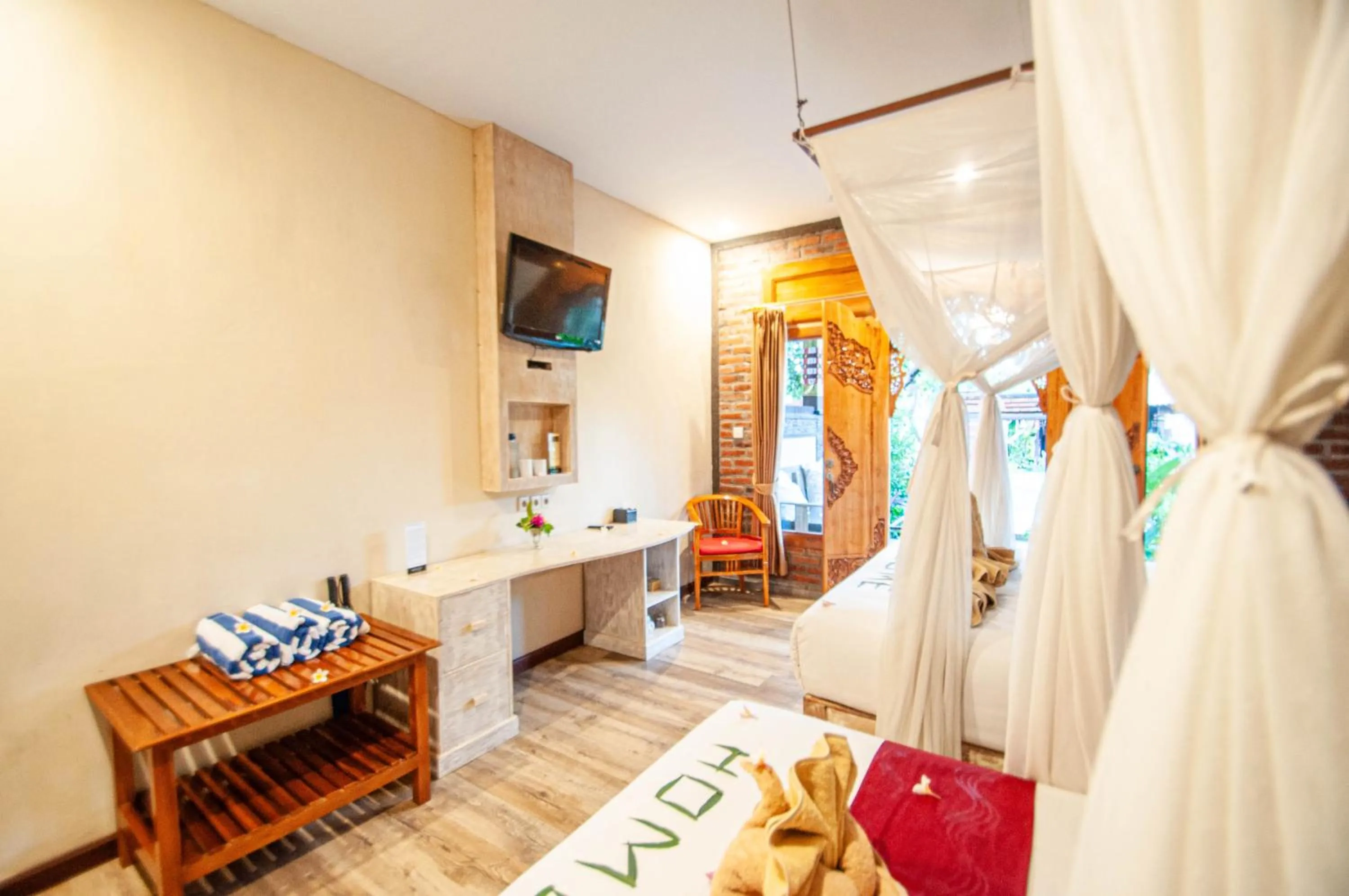 TV and multimedia in Kubuku Eco Dive Lodge and Yoga