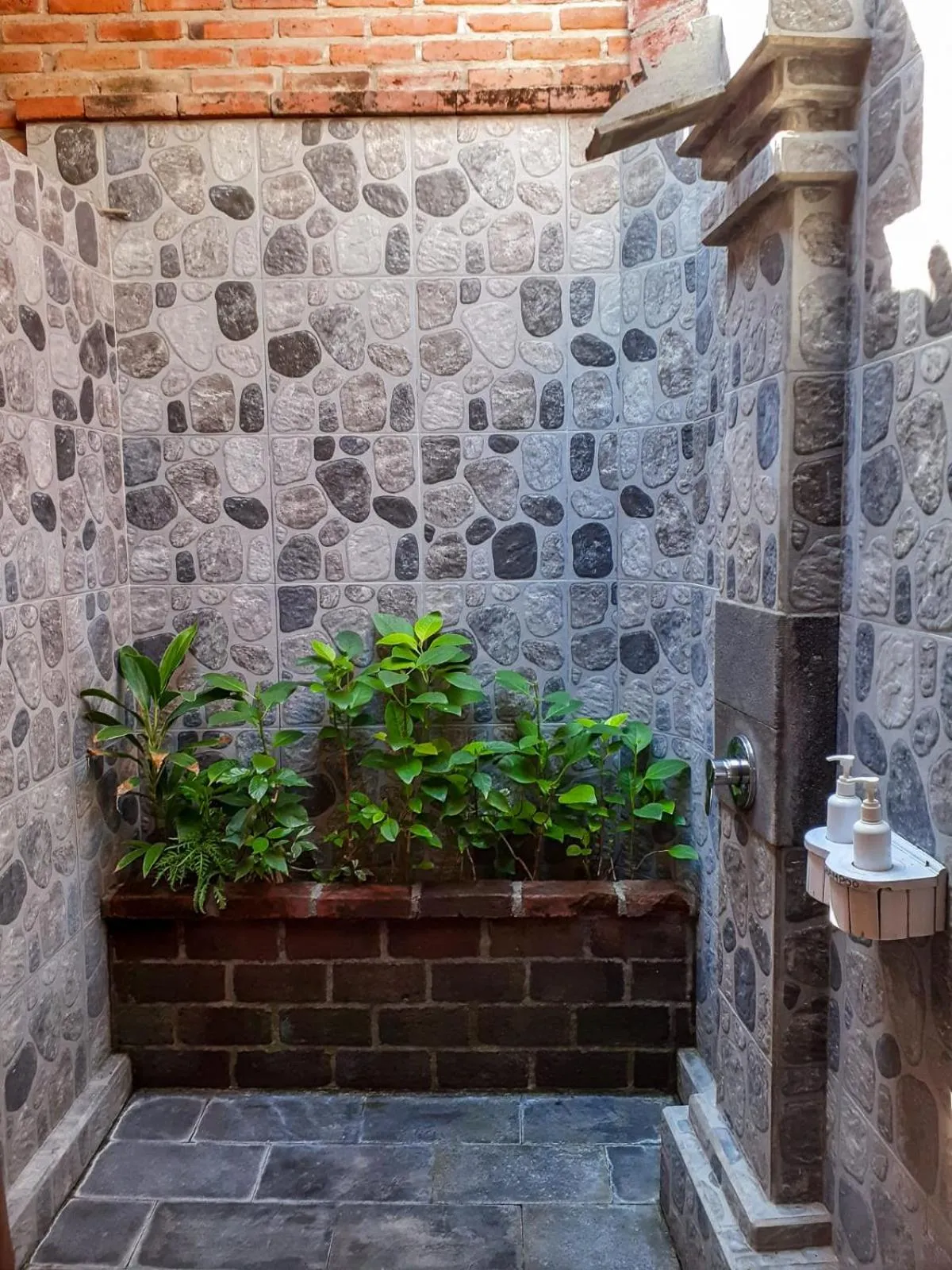 Bathroom in Kubuku Eco Dive Lodge and Yoga