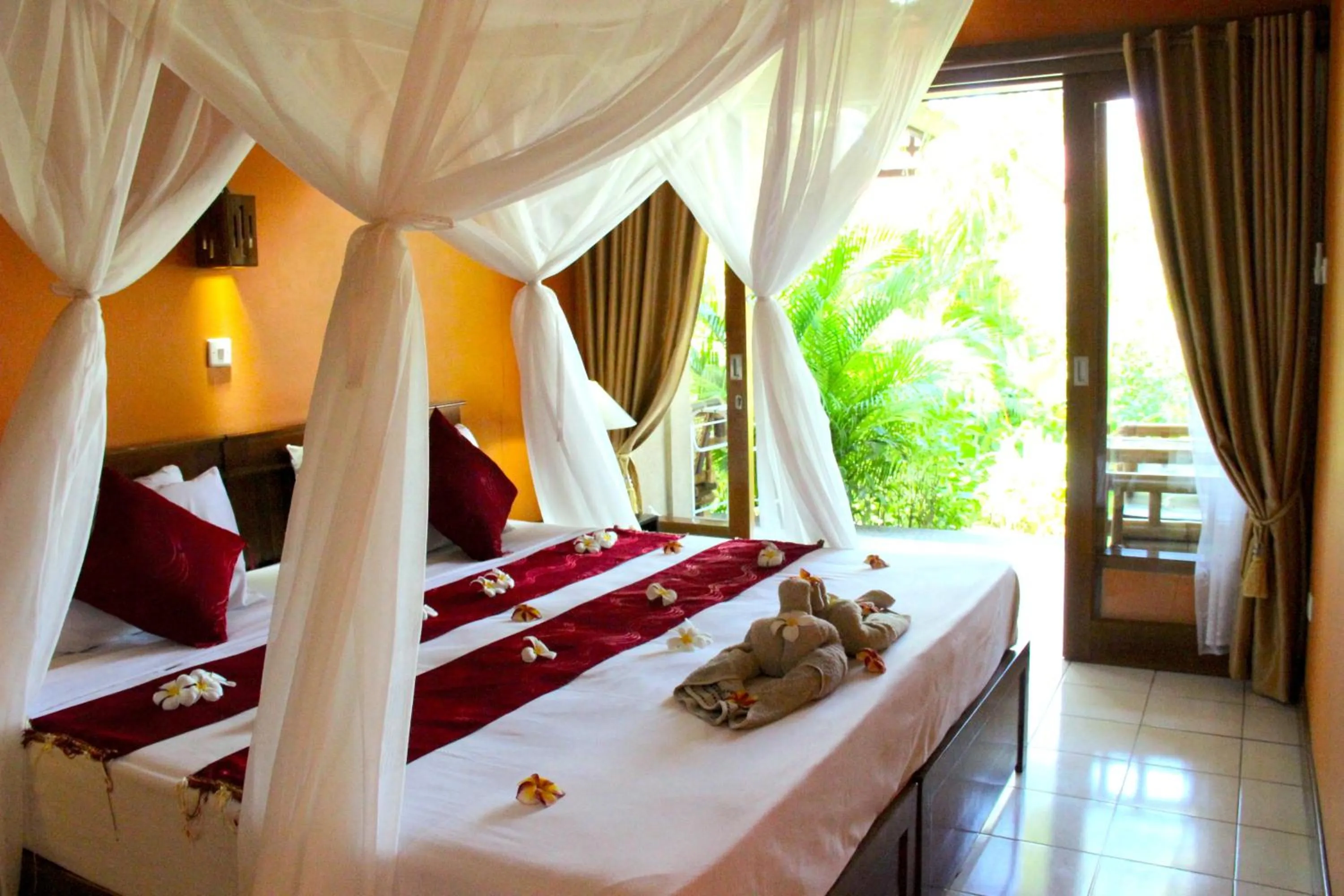Balcony/Terrace, Bed in Kubuku Eco Dive Lodge and Yoga