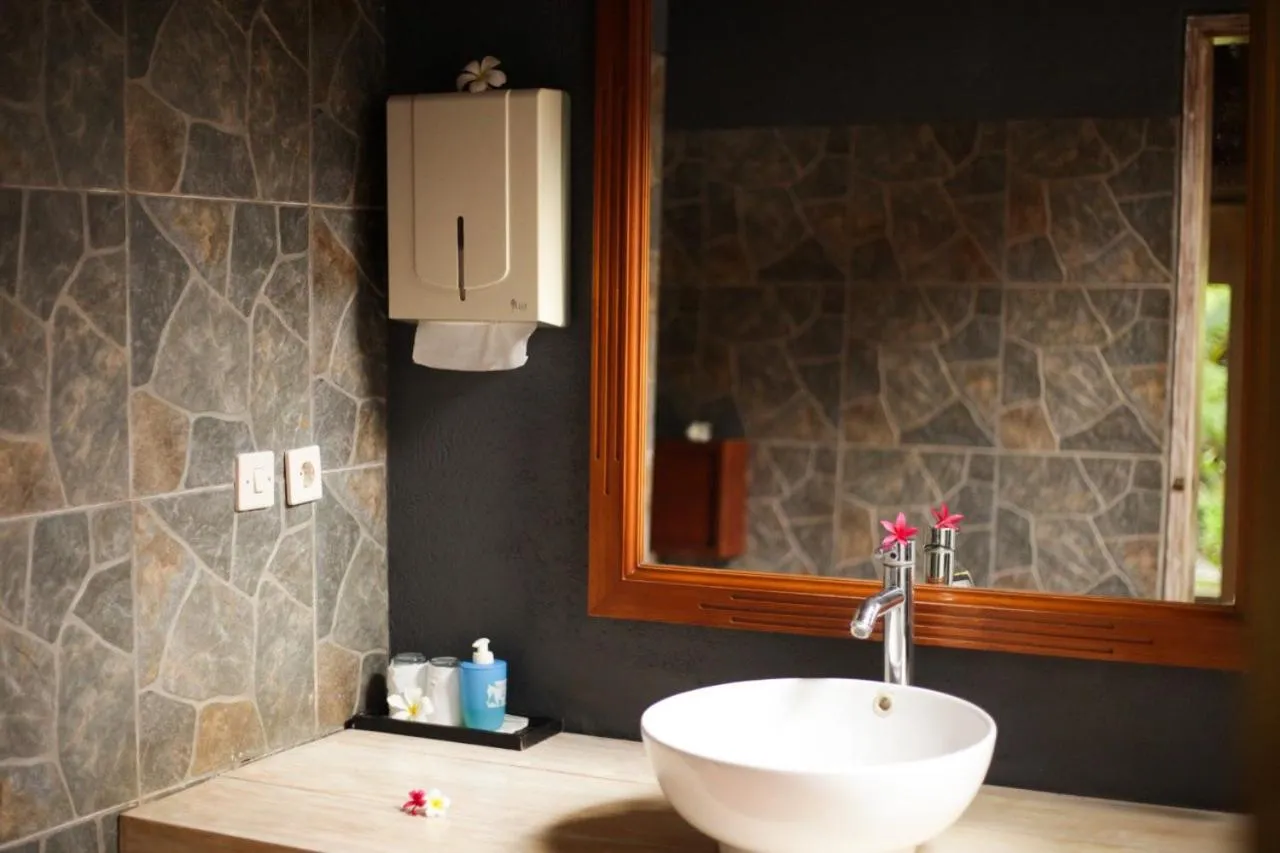 Bathroom in Kubuku Eco Dive Lodge and Yoga