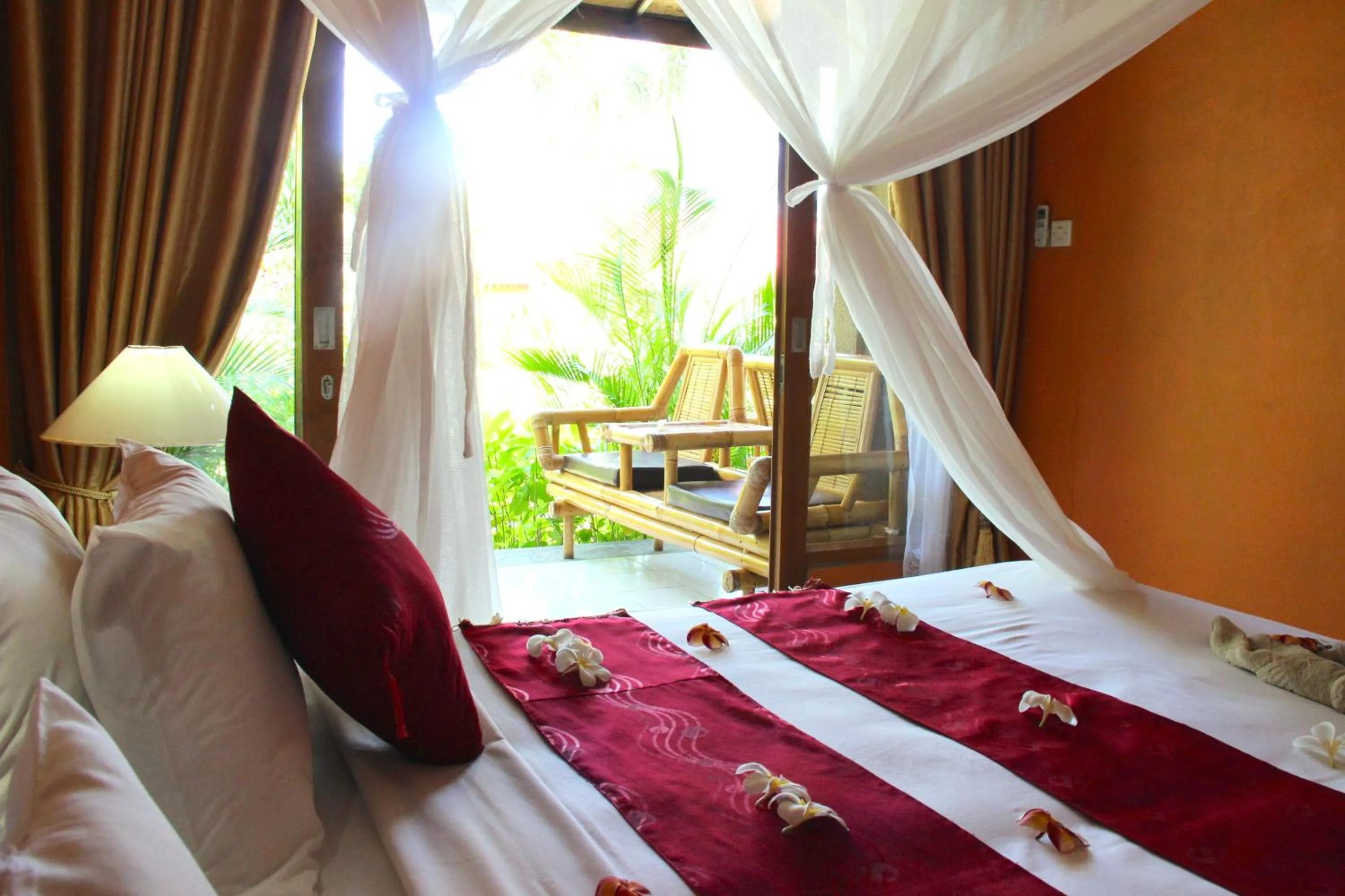 Balcony/Terrace, Bed in Kubuku Eco Dive Lodge and Yoga