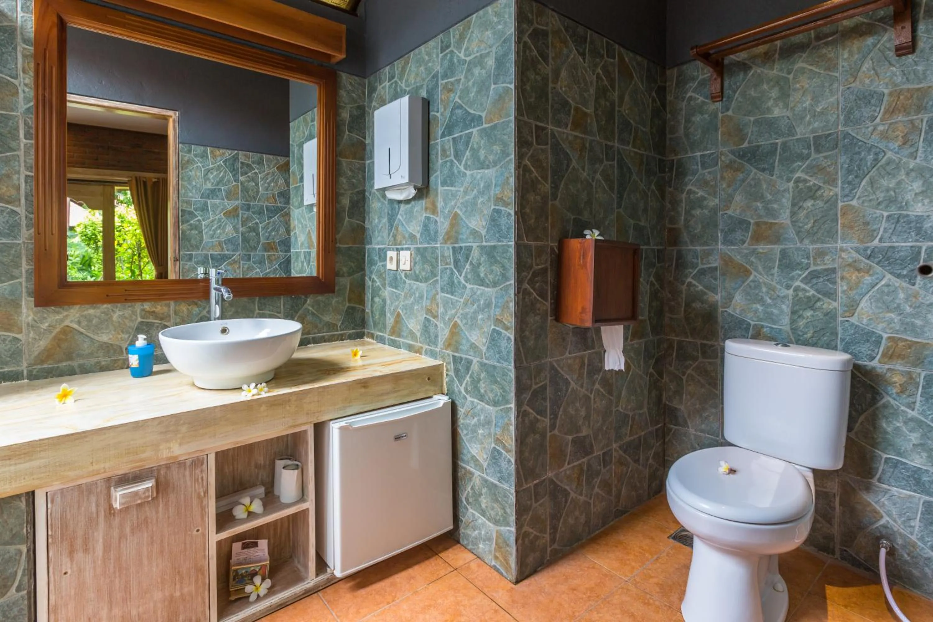 Shower in Kubuku Eco Dive Lodge and Yoga