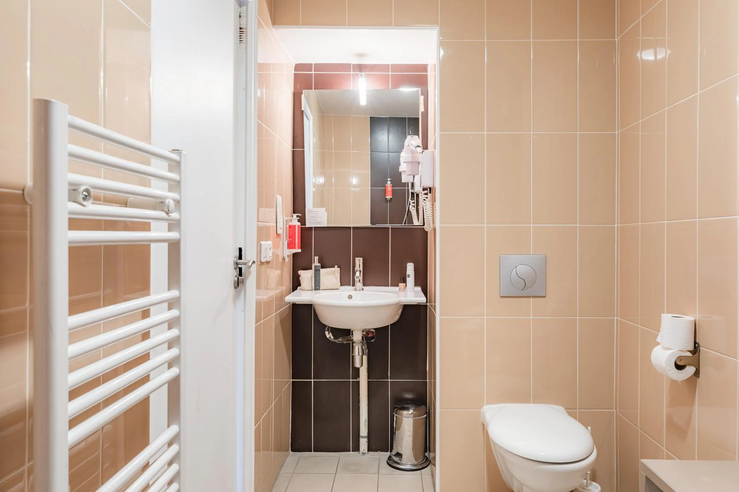 Toilet in Appart'City Confort Marseille Centre Prado Vélodrome