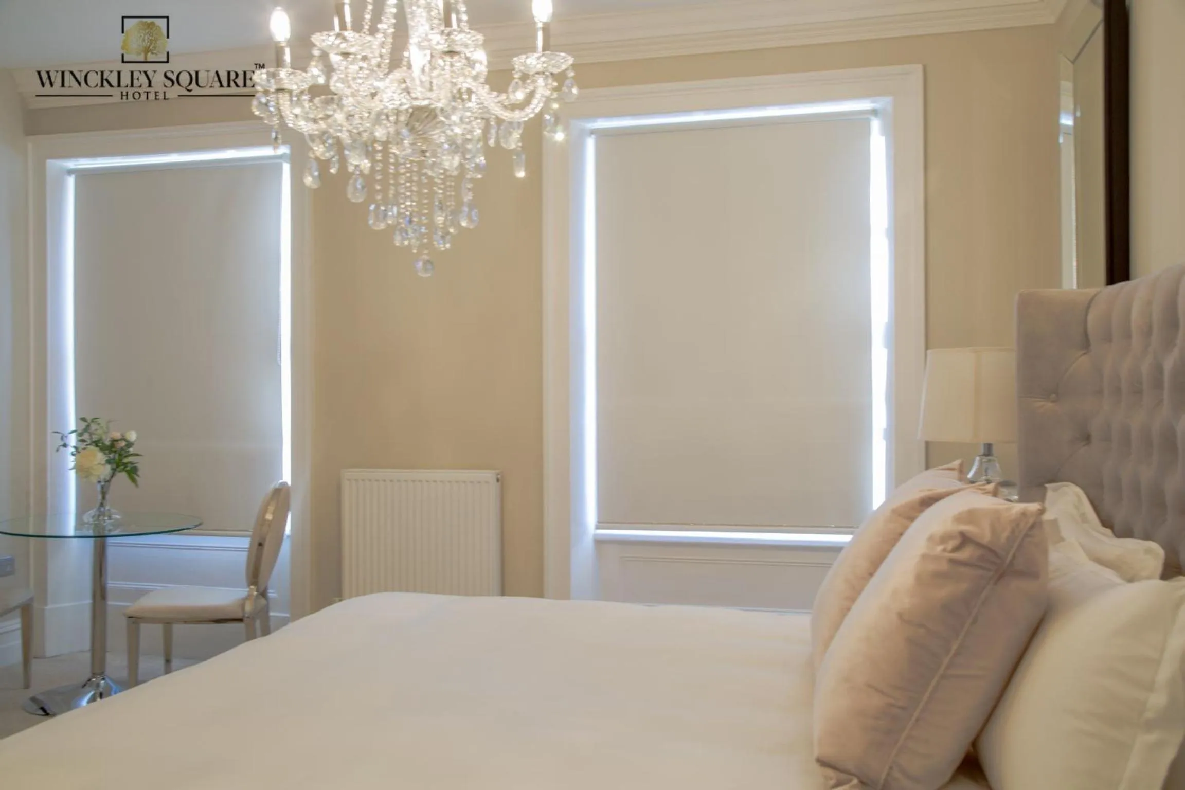 Photo of the whole room, Bed in Winckley Stays