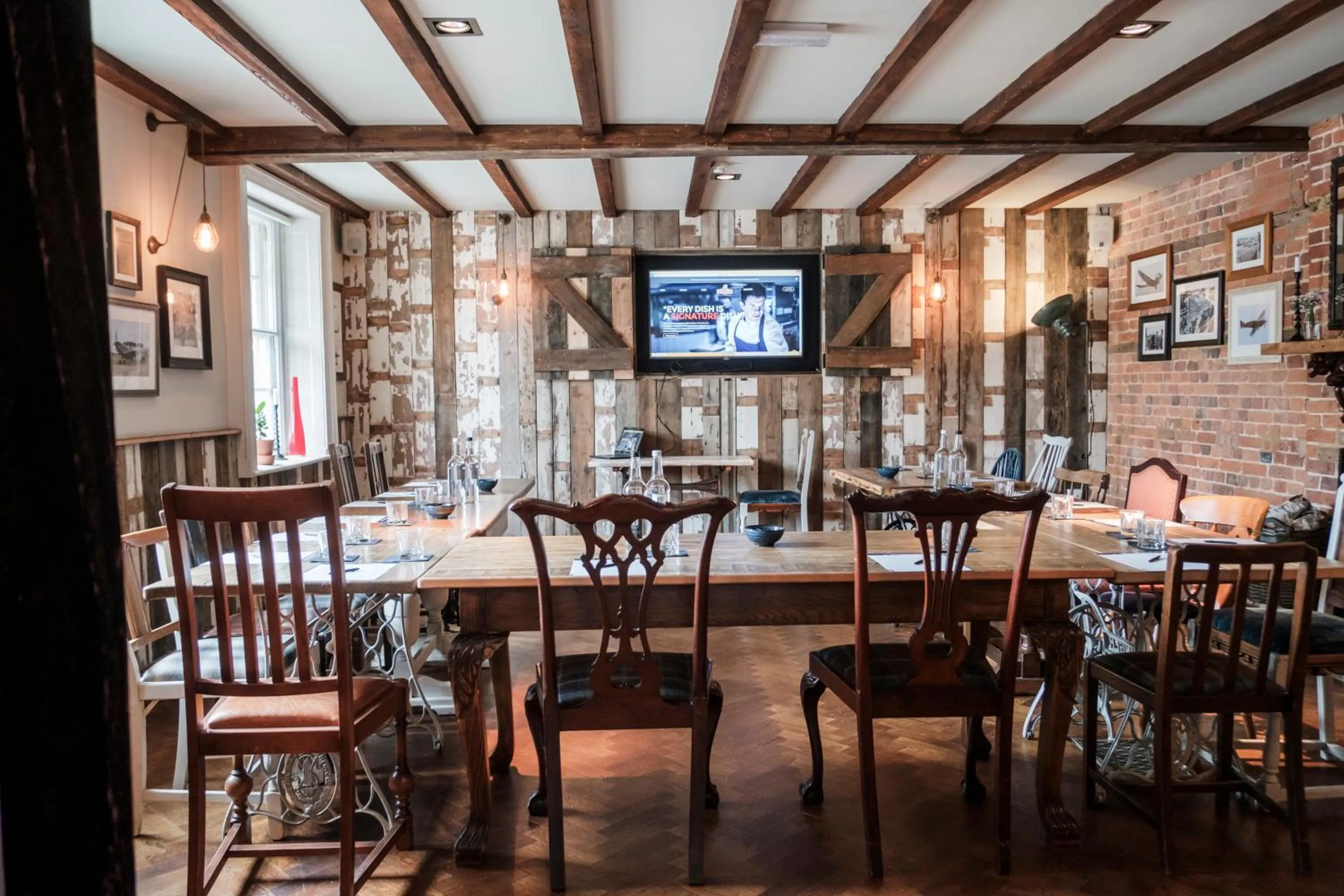 Restaurant/places to eat in Hinds Head