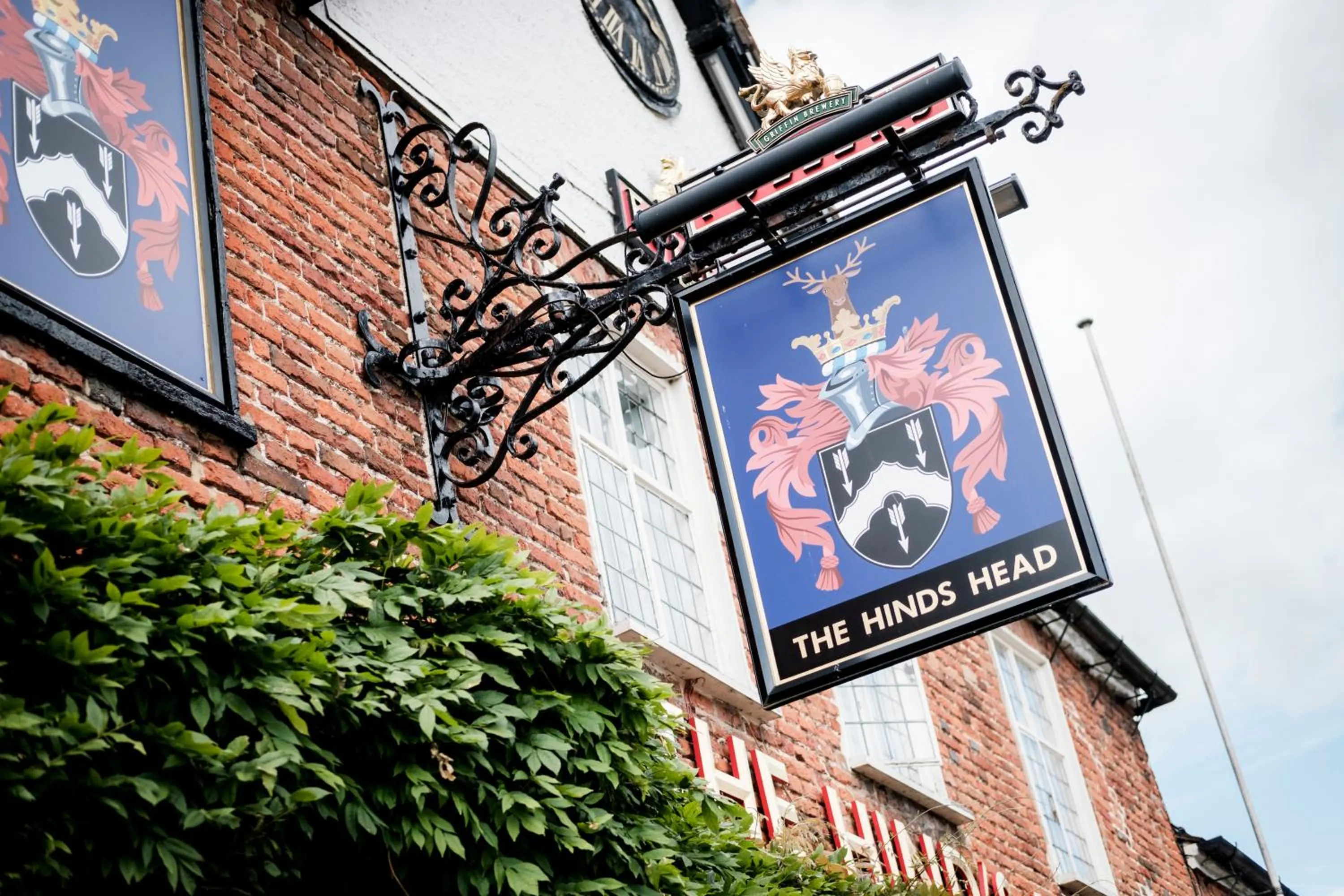 Facade/entrance in Hinds Head