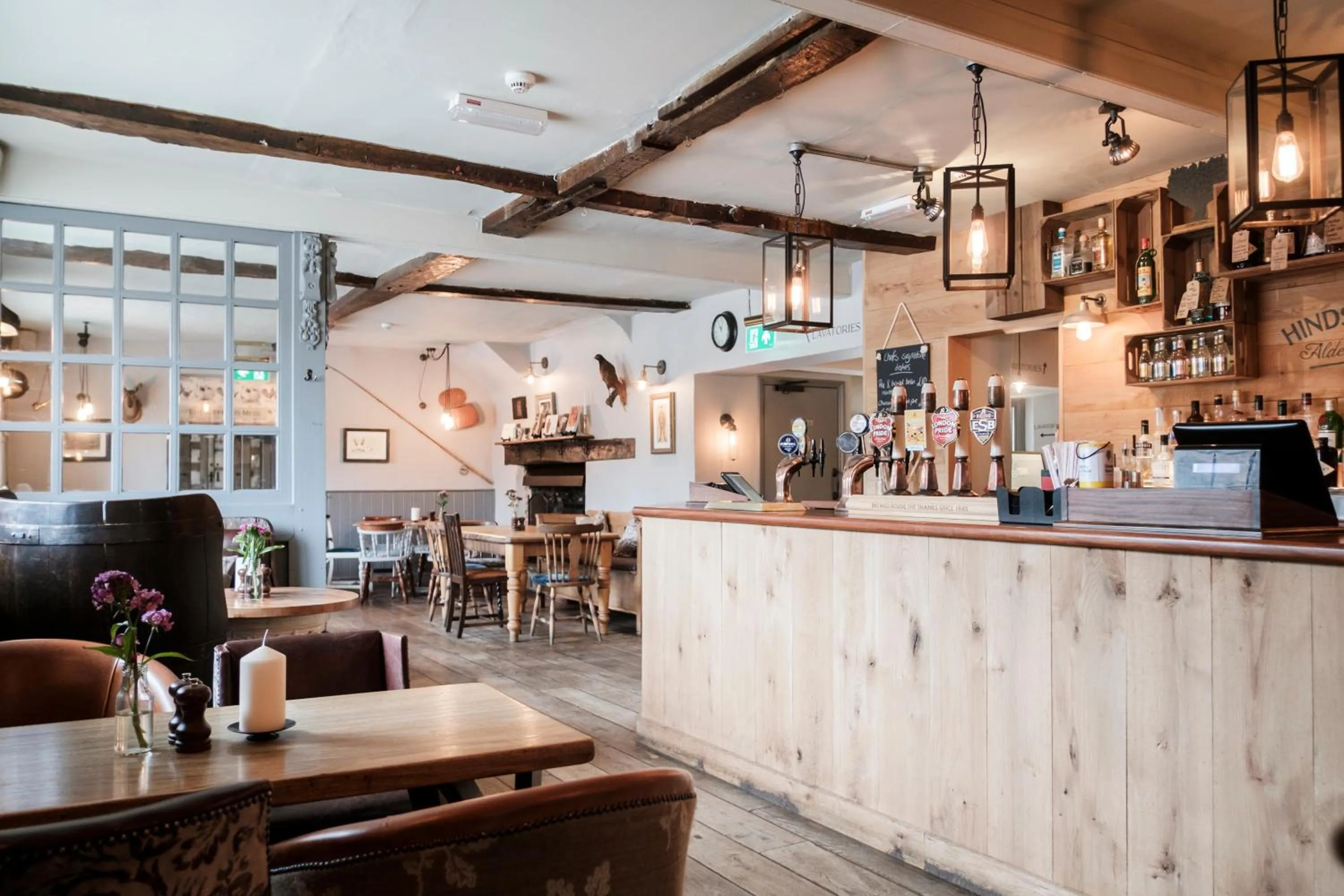 Lounge or bar in Hinds Head