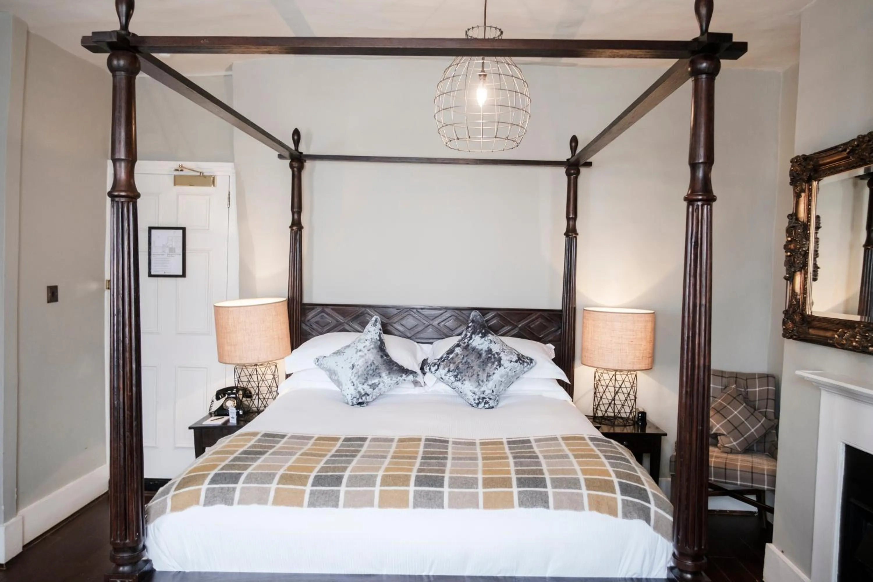 Bedroom, Bed in Hinds Head