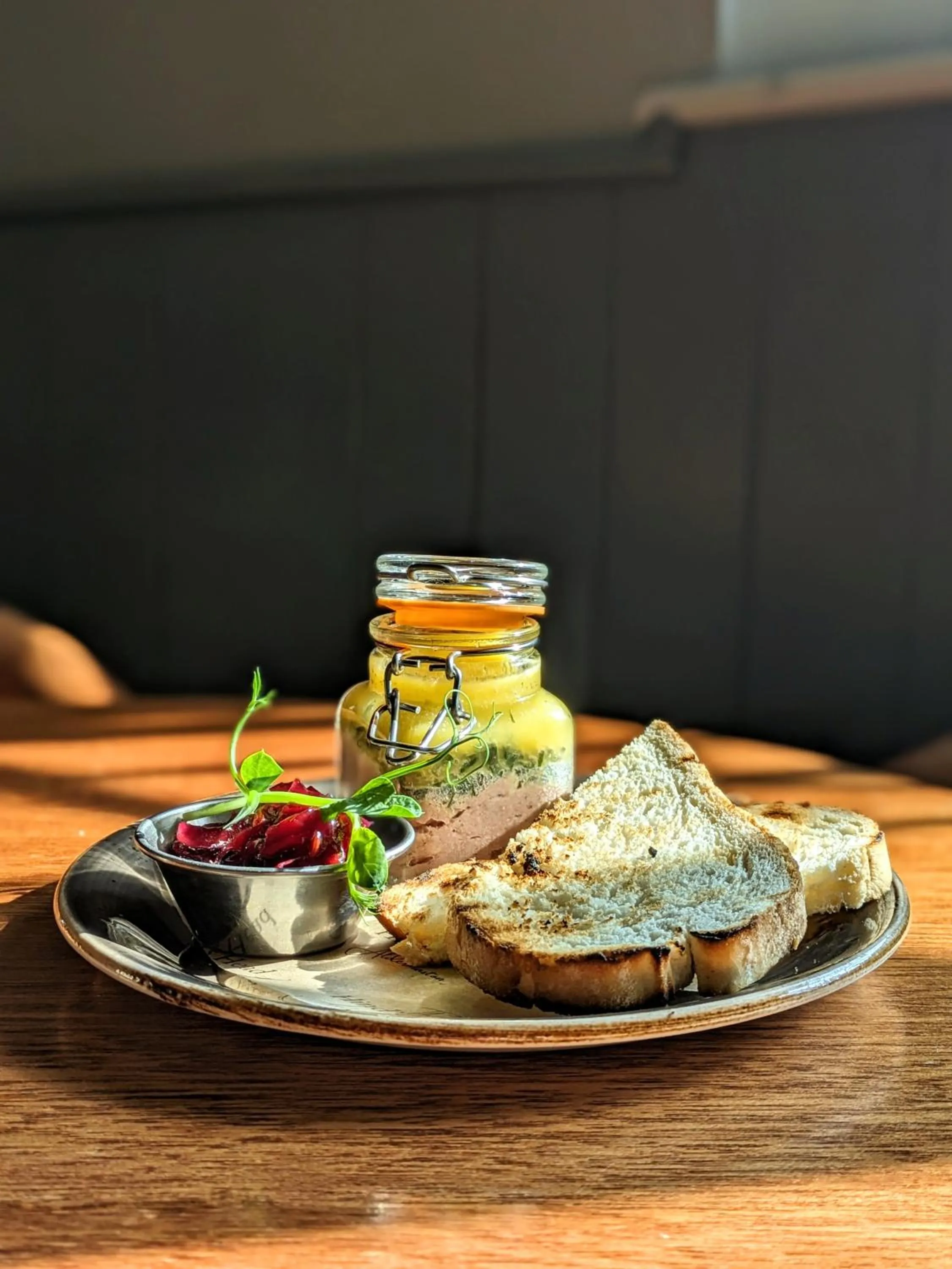 Food and drinks in Hinds Head