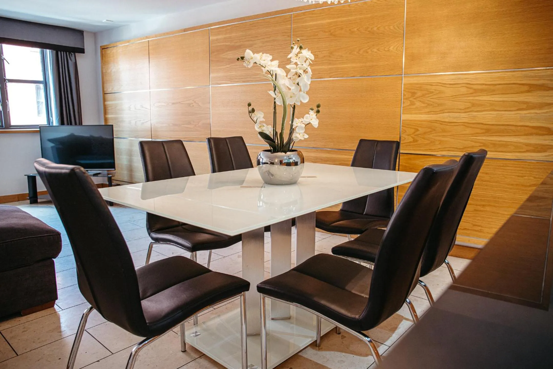 Dining area in Posh Pads - Liverpool 1 - Apart-Hotel
