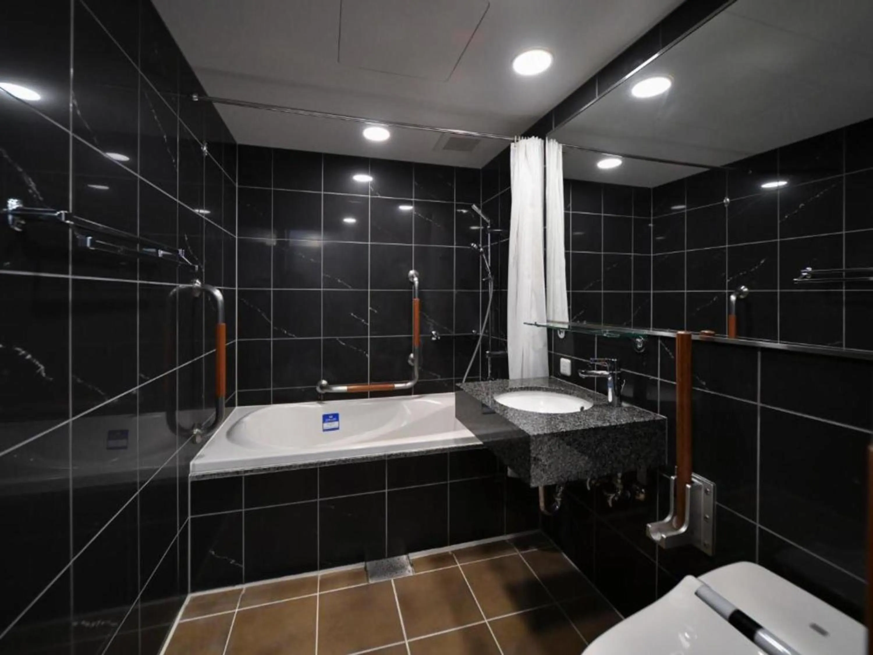 Photo of the whole room in APA Hotel Shimbashi Onarimon