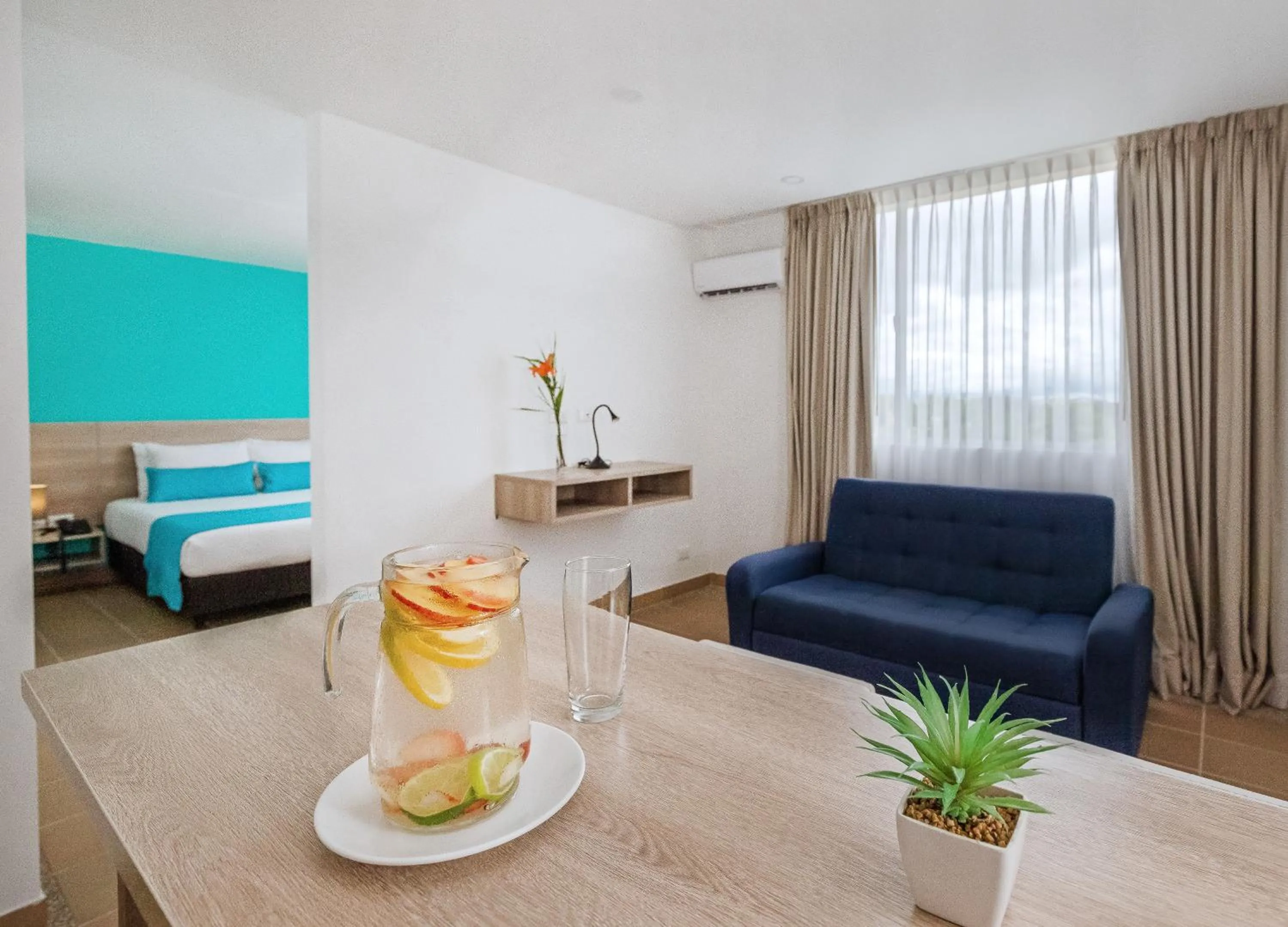 Living room, Bed in Best Western Puerto Gaitan