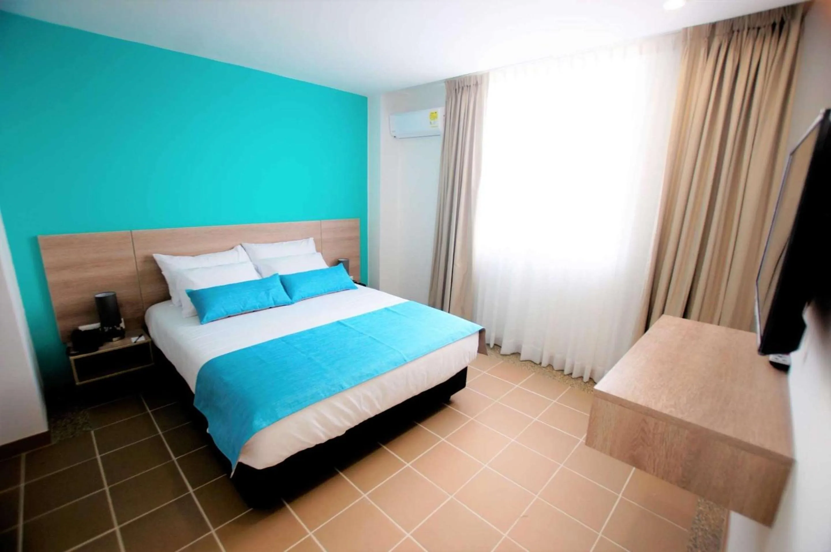 Bedroom, Bed in Best Western Puerto Gaitan