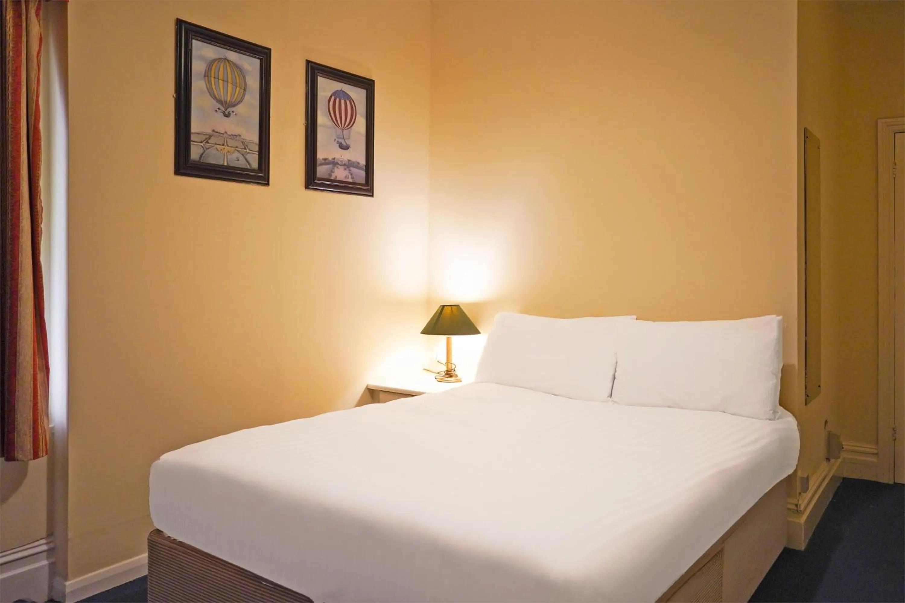 Bedroom, Bed in OYO Langford Hotel, Brighton & Hove