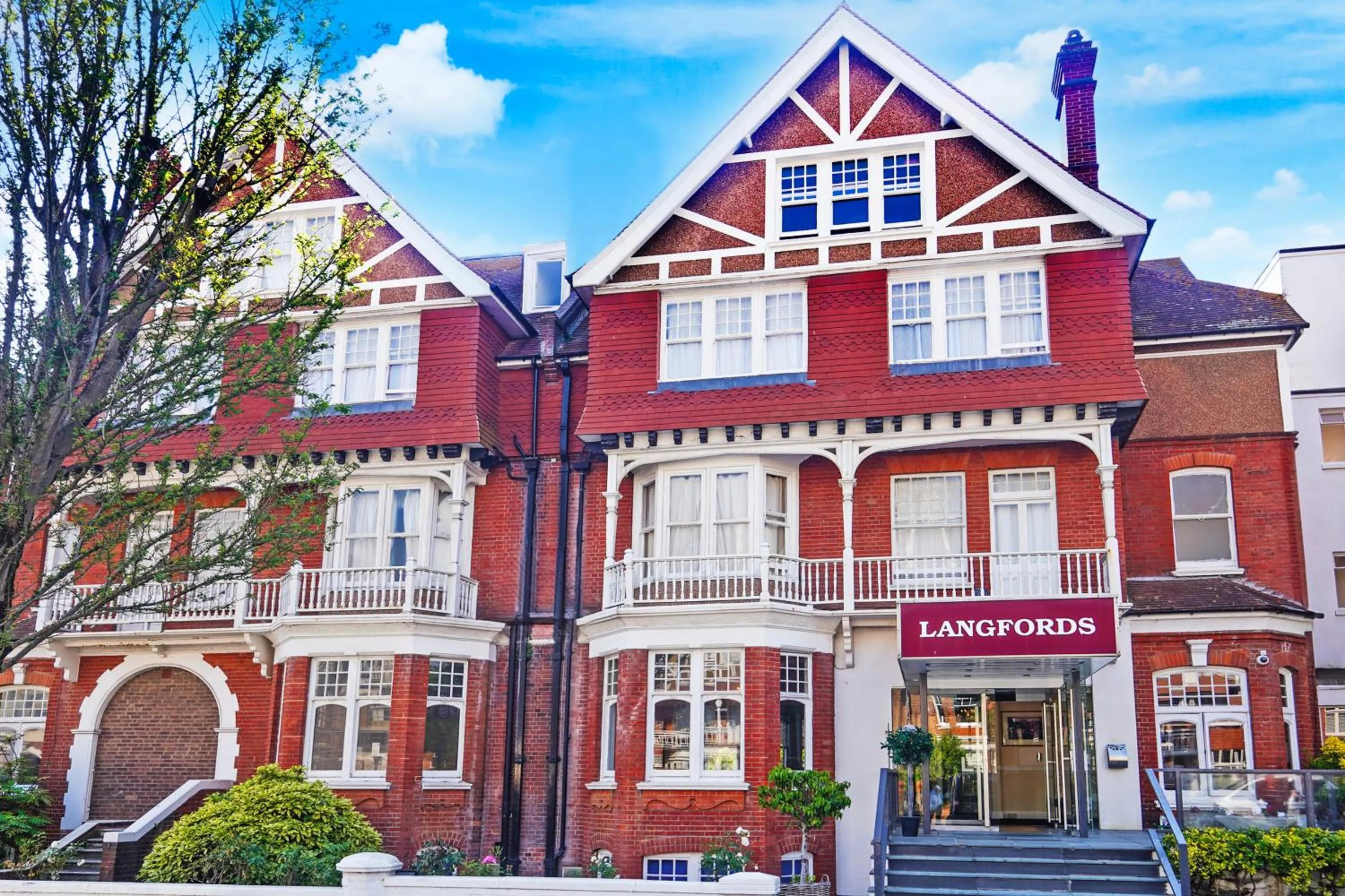 Facade/entrance in OYO Langford Hotel, Brighton & Hove