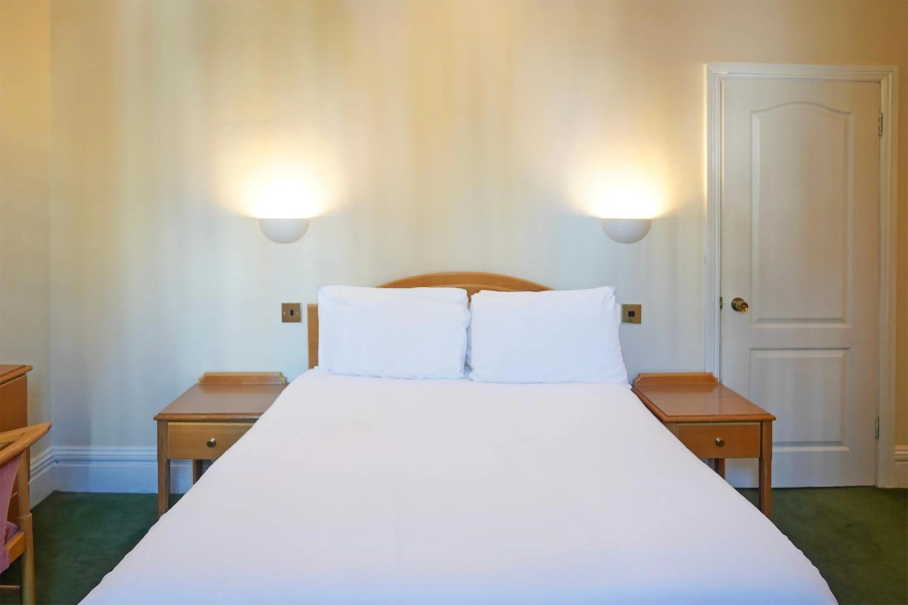 Bedroom, Bed in OYO Langford Hotel, Brighton & Hove