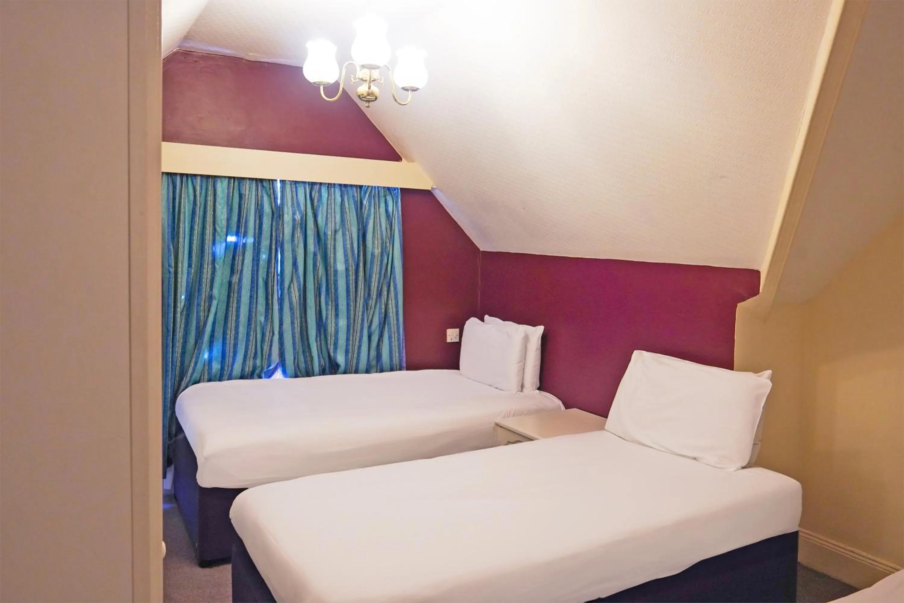 Bedroom, Bed in OYO Langford Hotel, Brighton & Hove