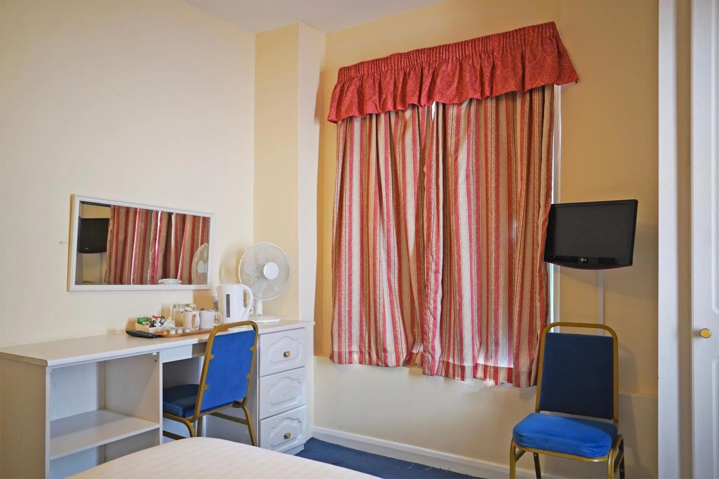 Bedroom in OYO Langford Hotel, Brighton & Hove