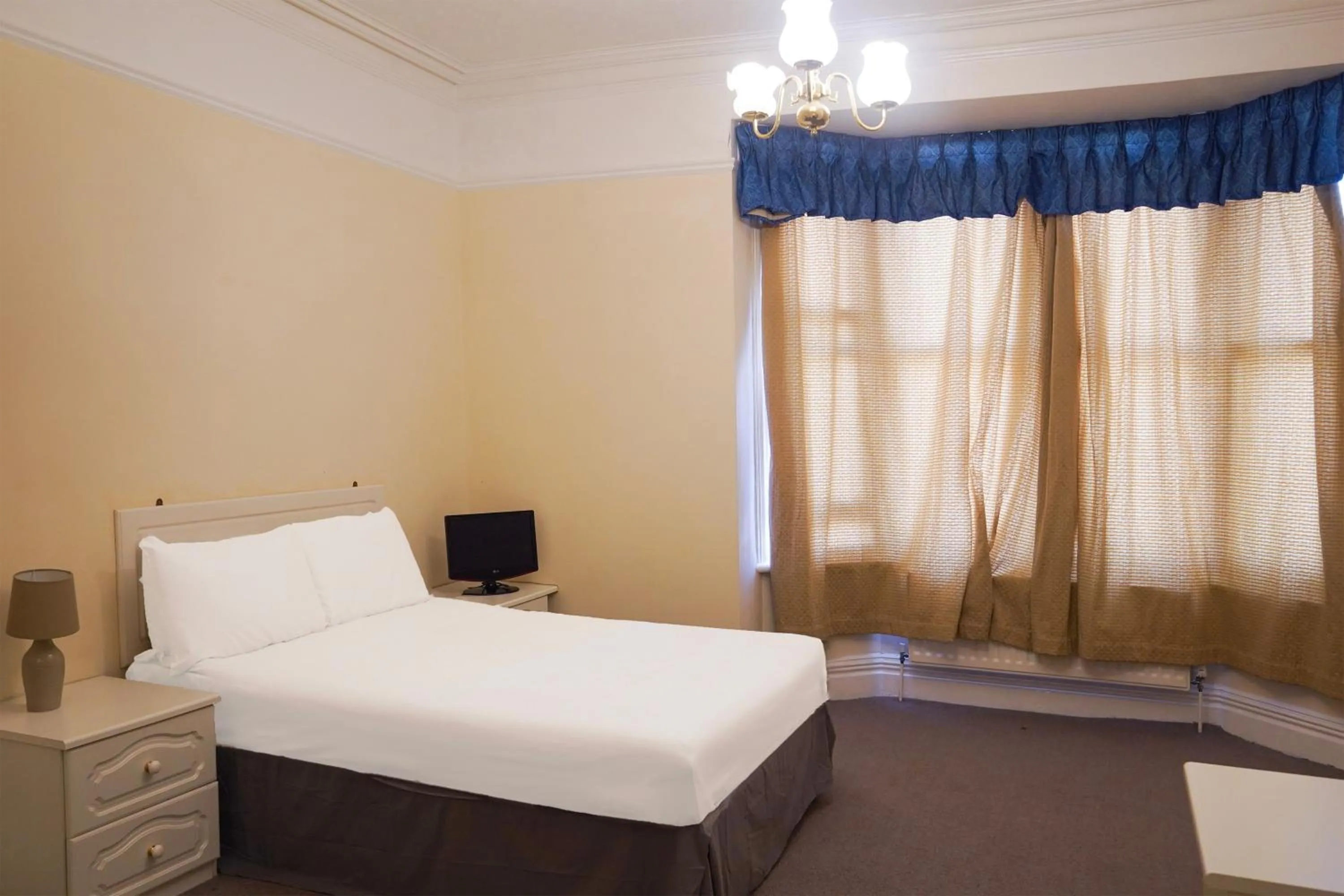 Bedroom, Bed in OYO Langford Hotel, Brighton & Hove