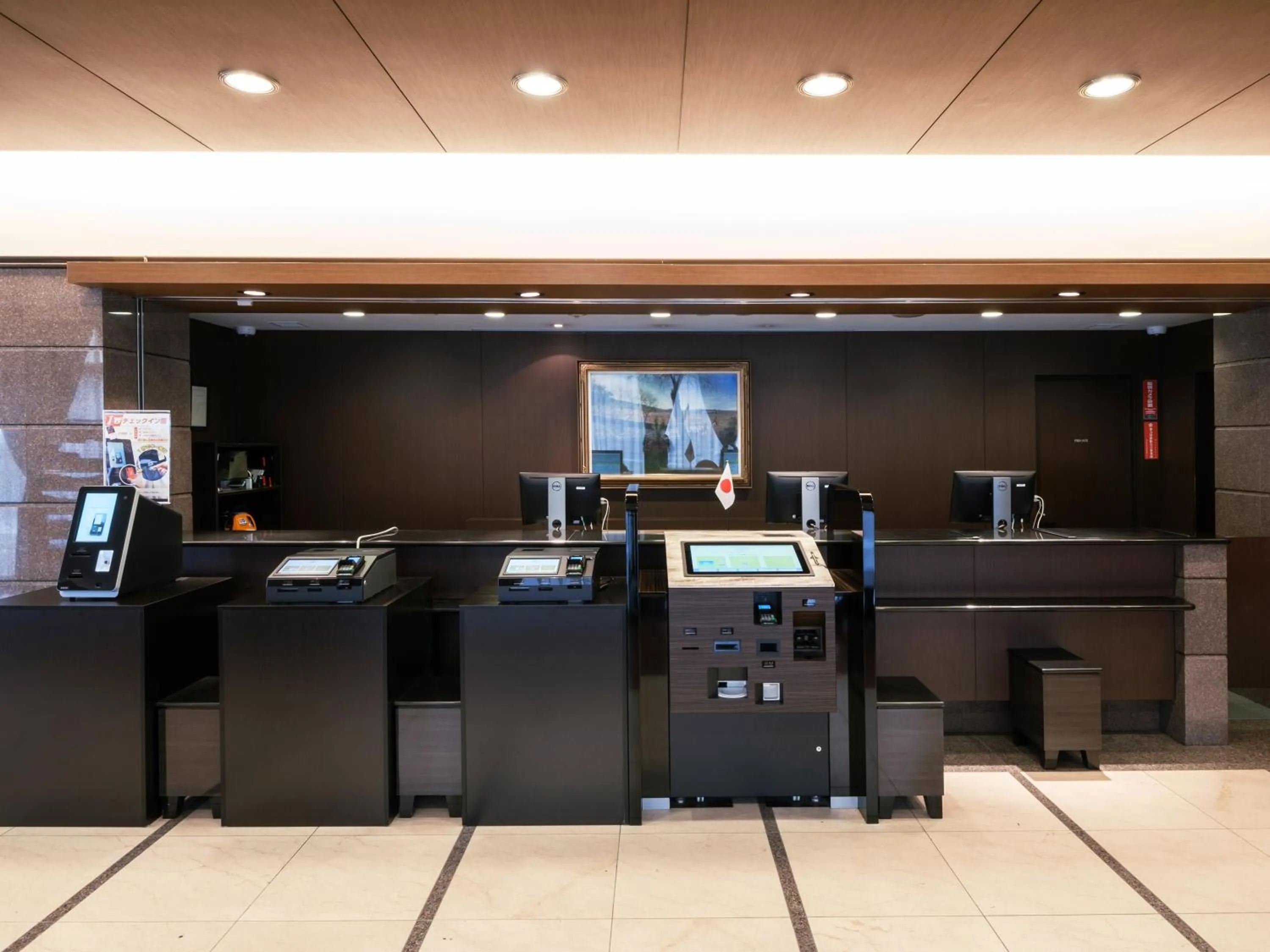 Lobby or reception in APA Hotel Yokohama Kannai