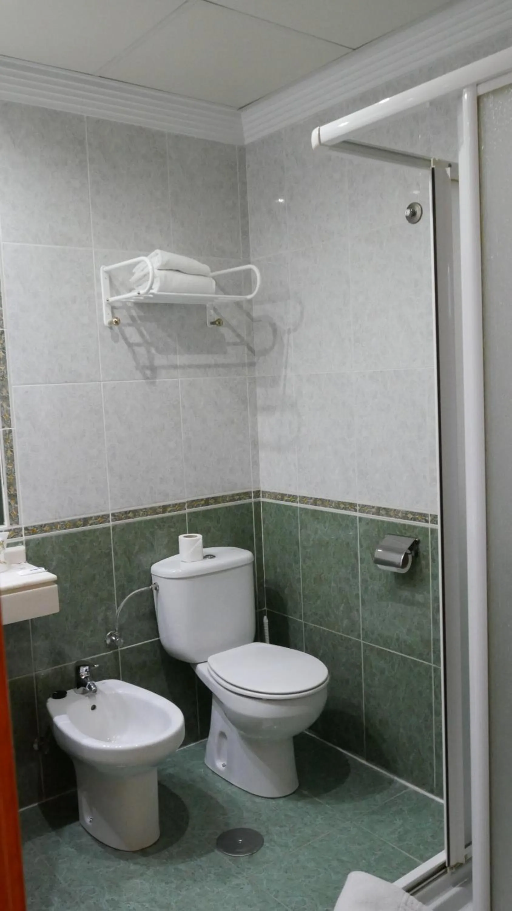 Shower in Hotel Escuela San Cristobal