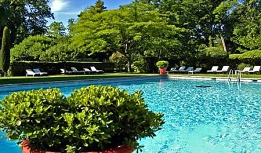 Swimming pool in Château d'Arpaillargues - TERITORIA