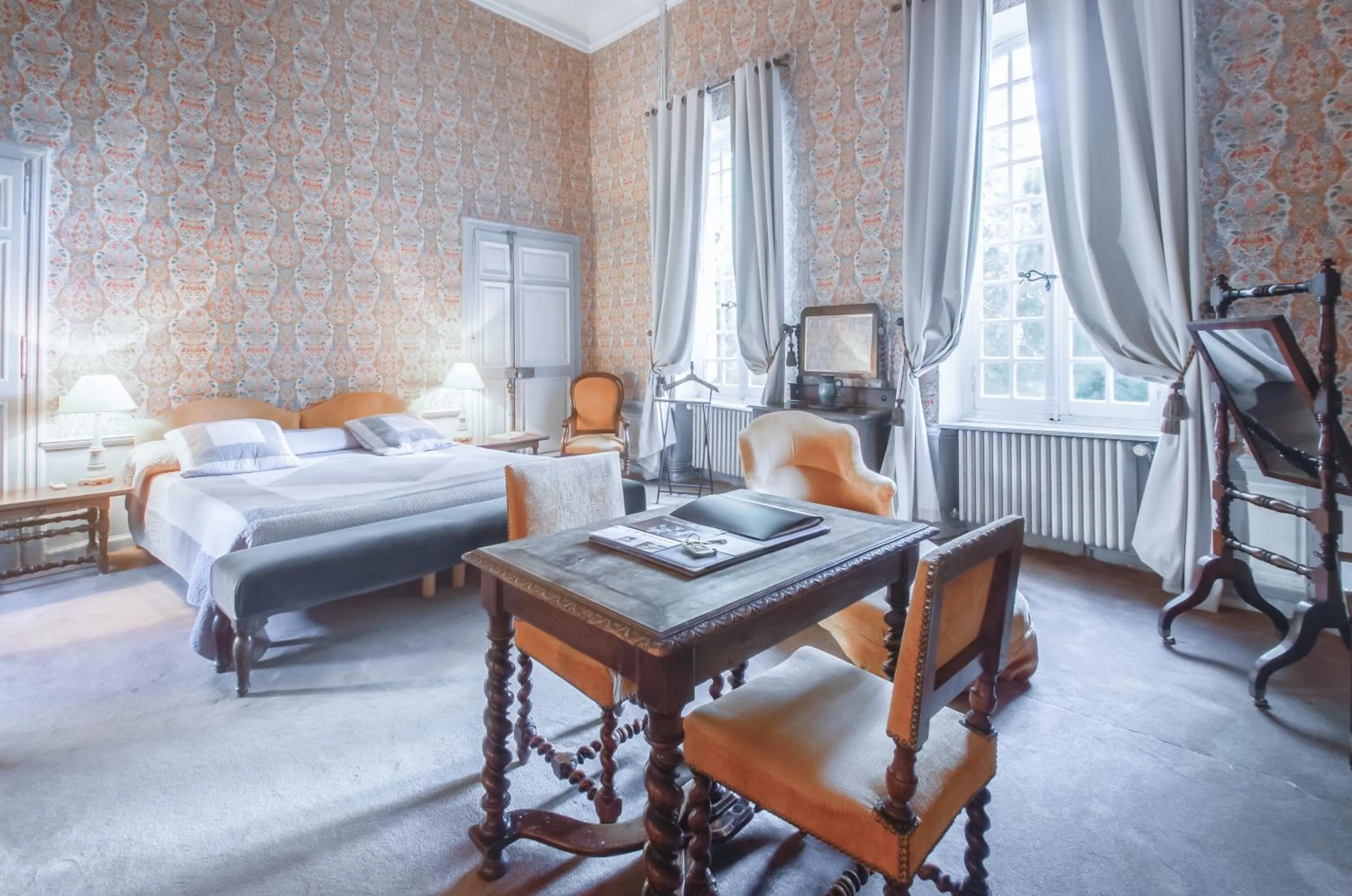 Photo of the whole room, Bed in Château d'Arpaillargues - TERITORIA
