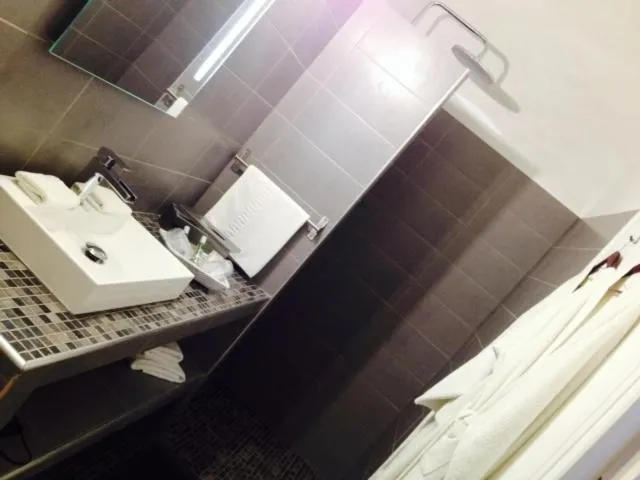 Bathroom in Château d'Arpaillargues - TERITORIA