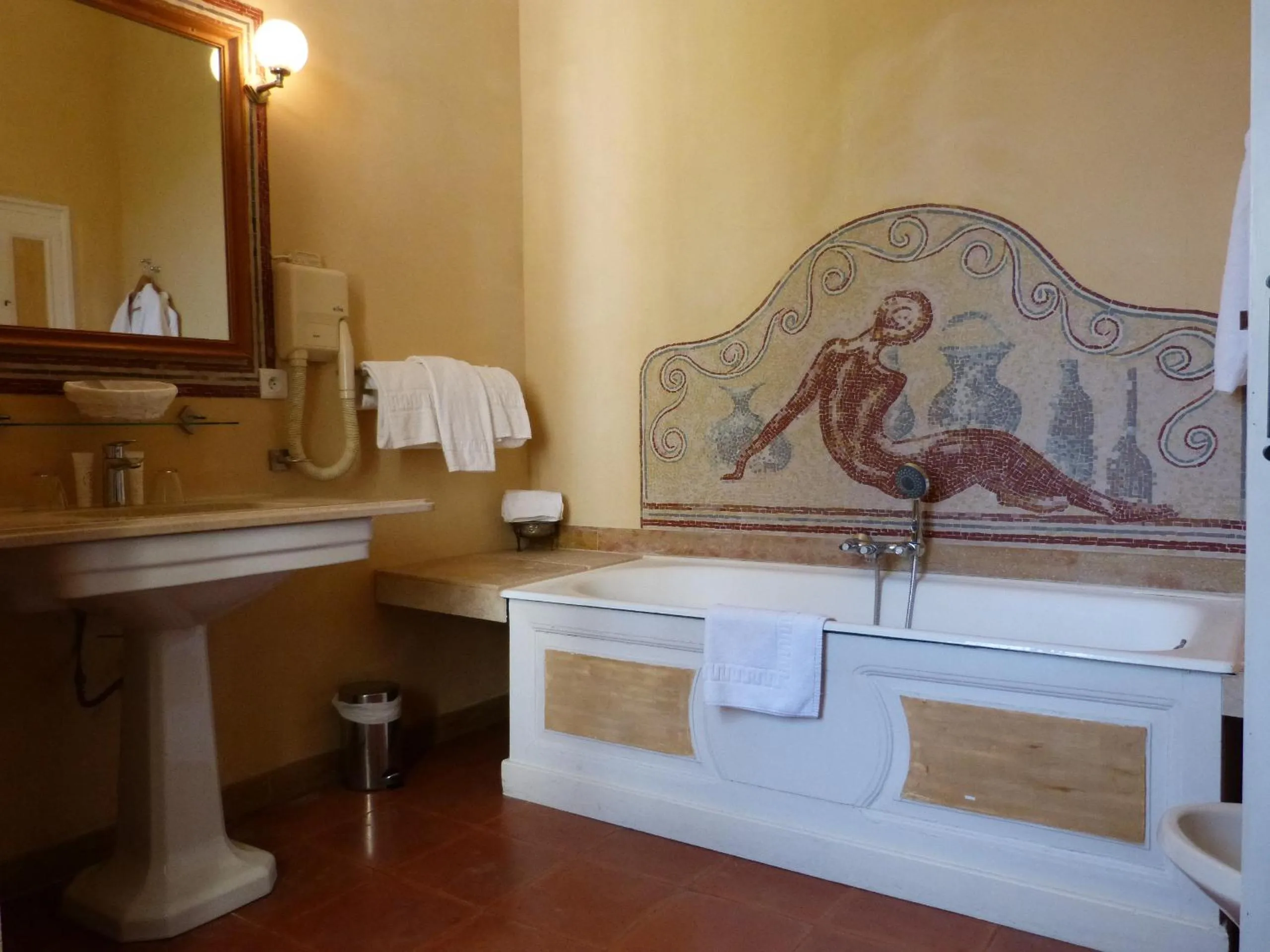 Bathroom in Château d'Arpaillargues - TERITORIA