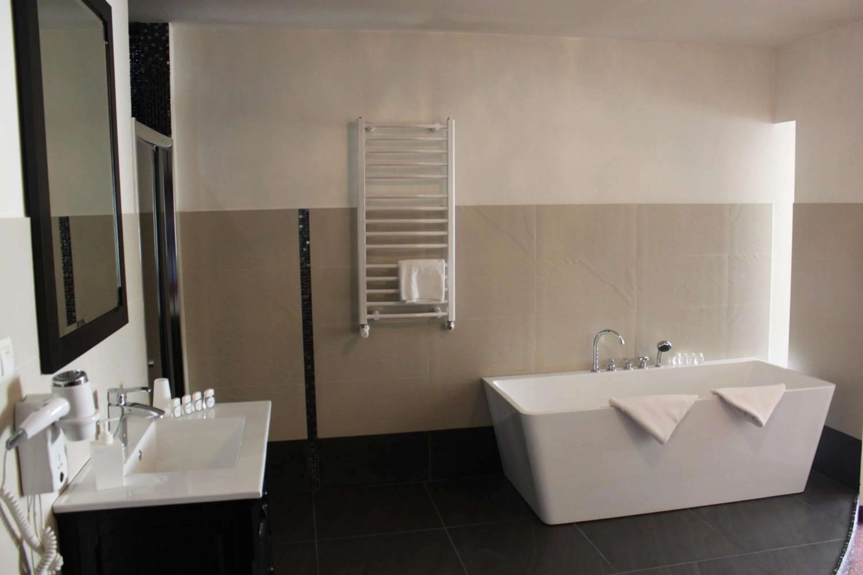 Bathroom in Hotel Monet & Rubbens