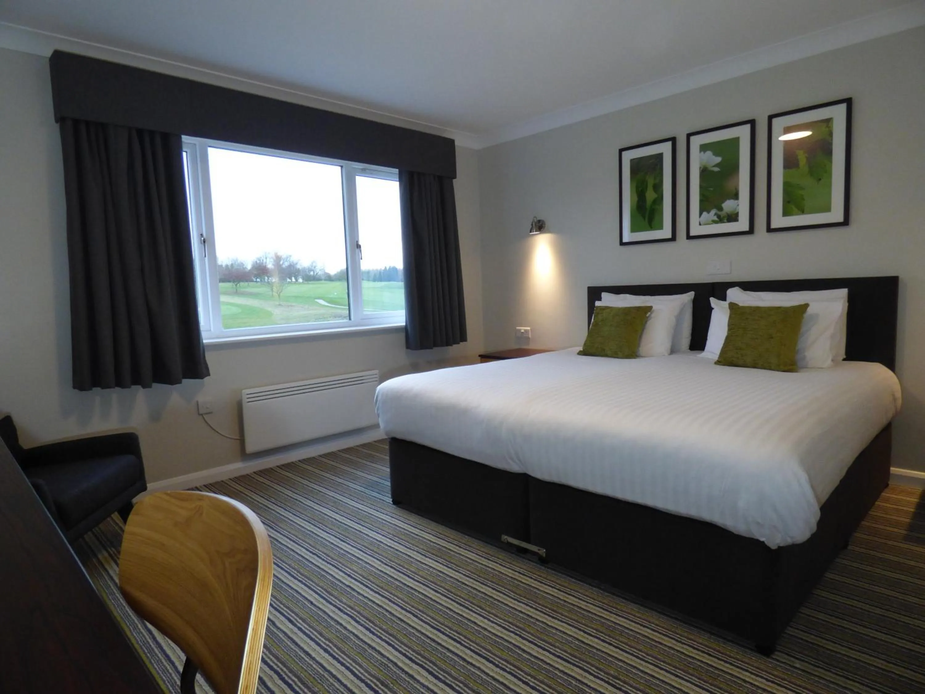 Bedroom, Bed in Greetham Valley