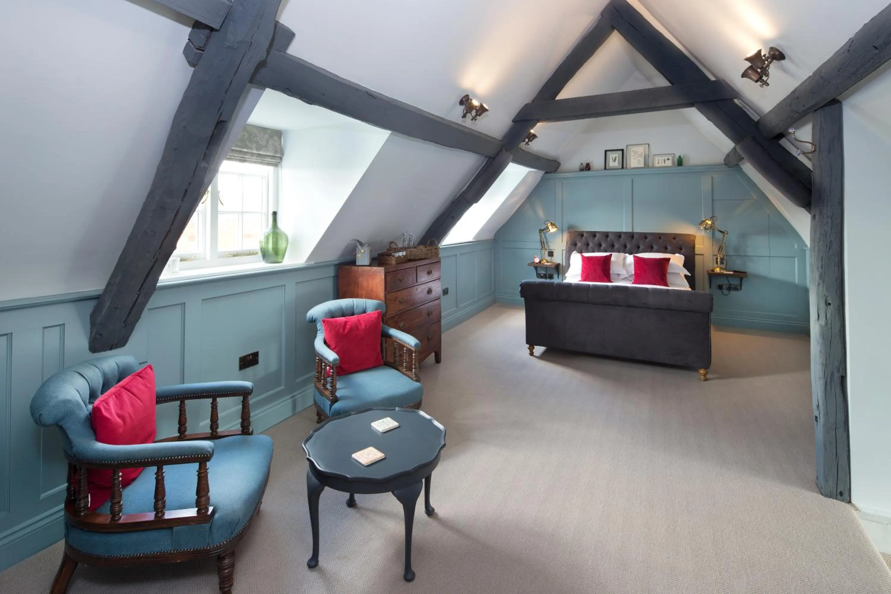 Seating area, Bed in The George Townhouse