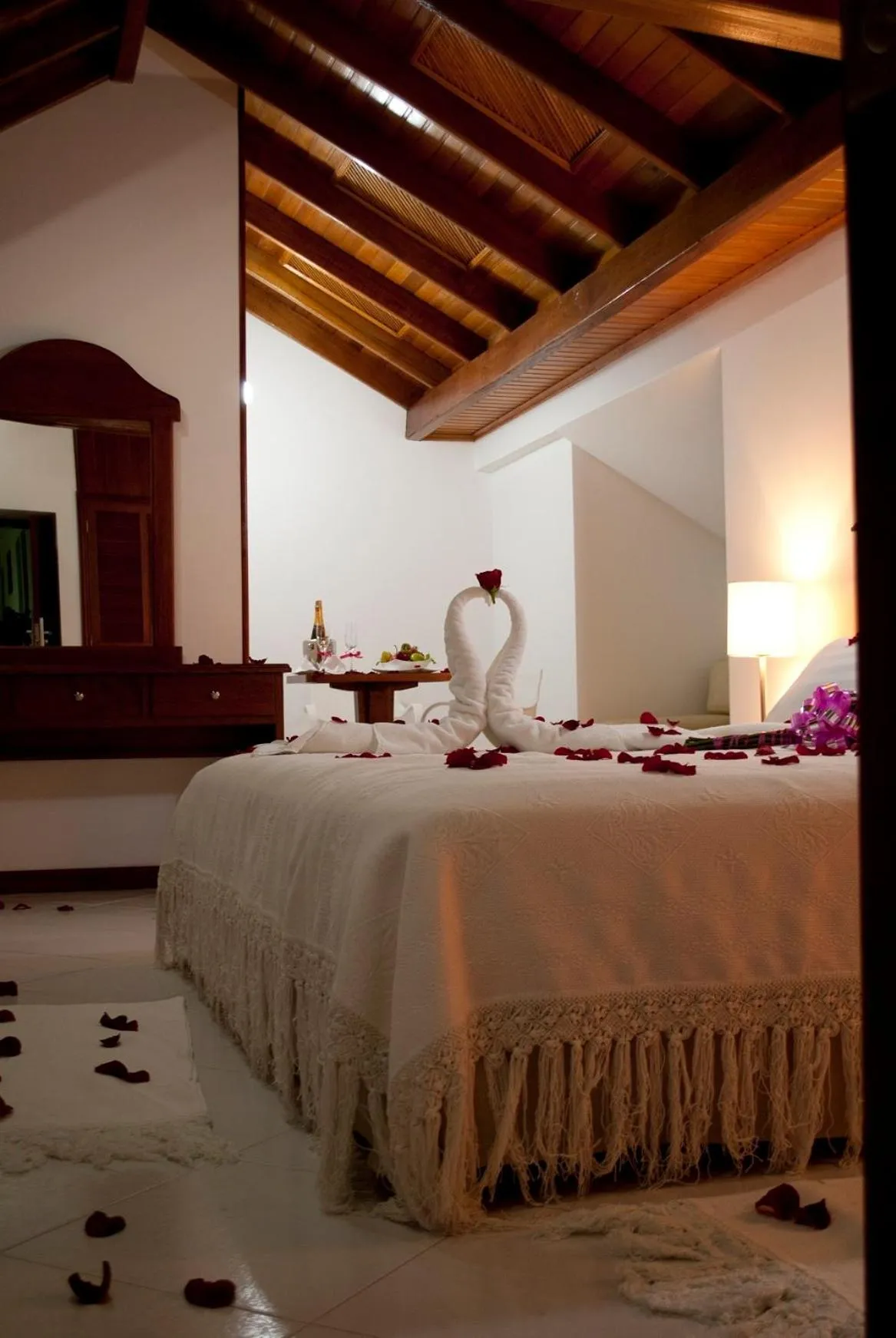 Bedroom, Bed in Blu Inn Hotel