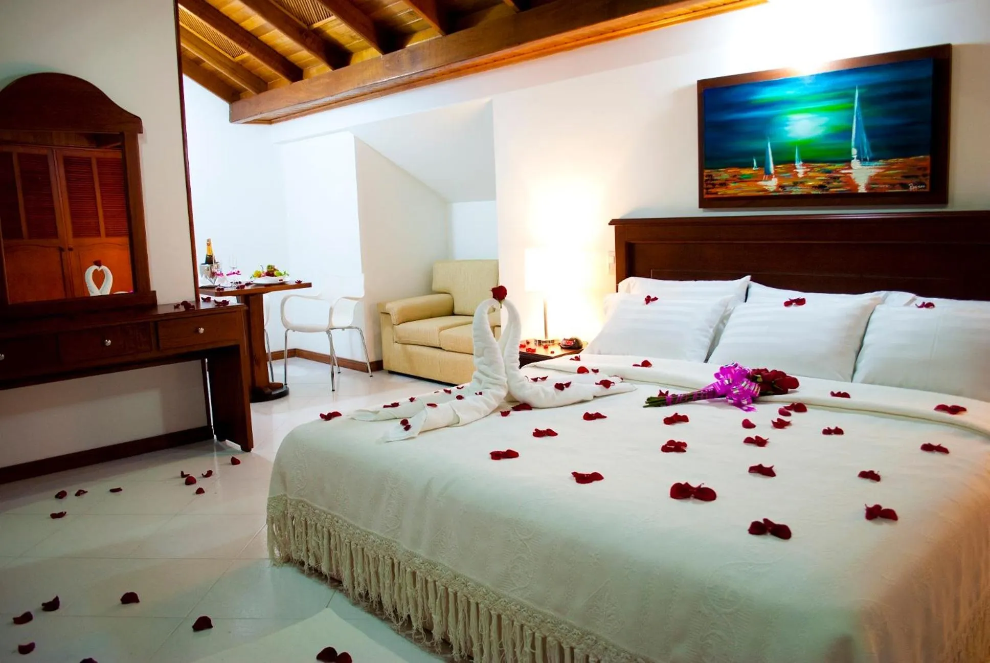 Bedroom, Bed in Blu Inn Hotel