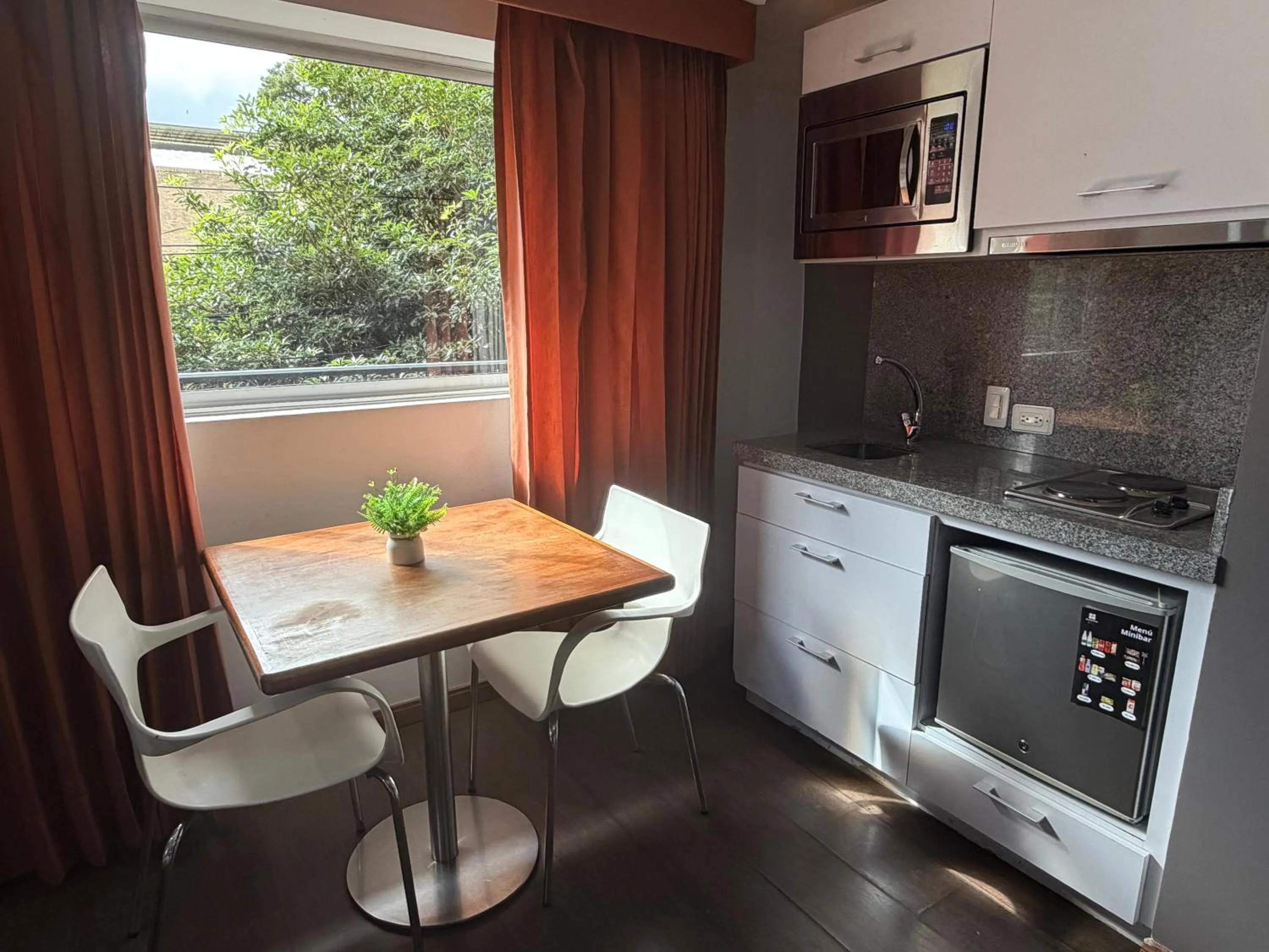 Kitchen or kitchenette in Blu Inn Hotel