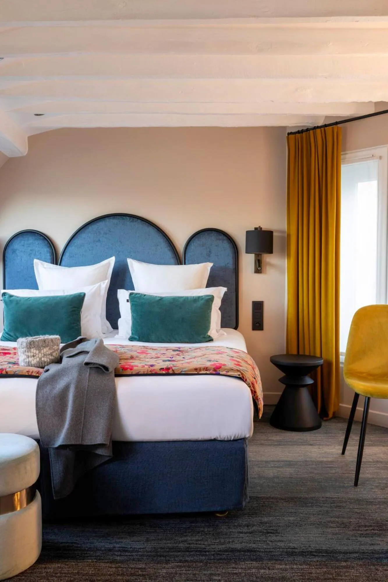 Photo of the whole room, Bed in Hôtel Maxim Opéra