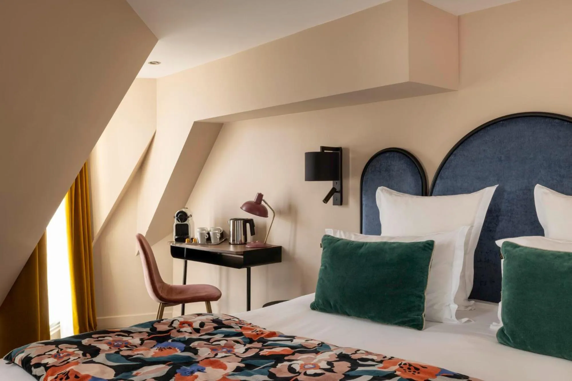 Bedroom, Bed in Hôtel Maxim Opéra